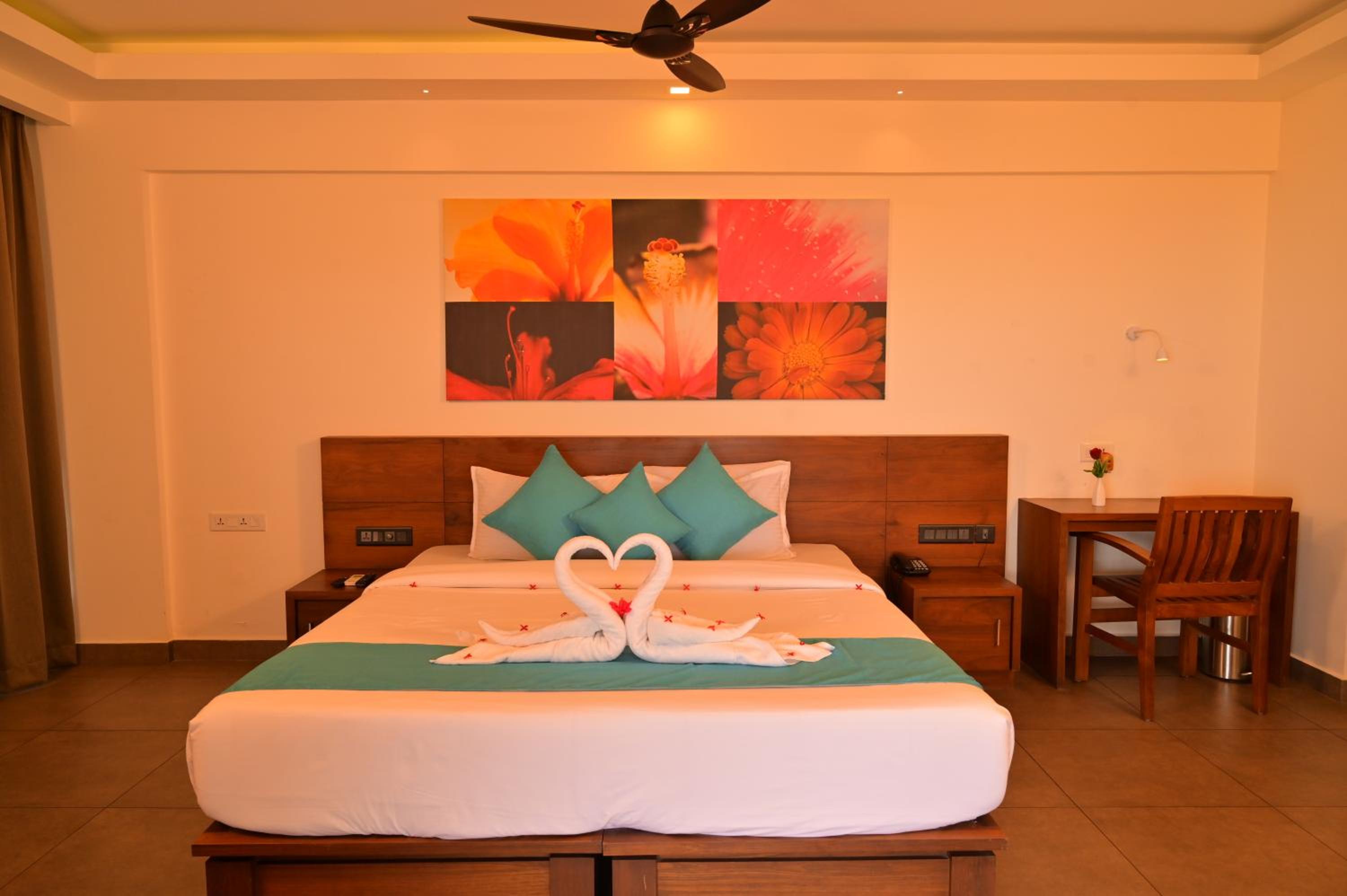 Deluxe Double Room With Balcony - Photo 2