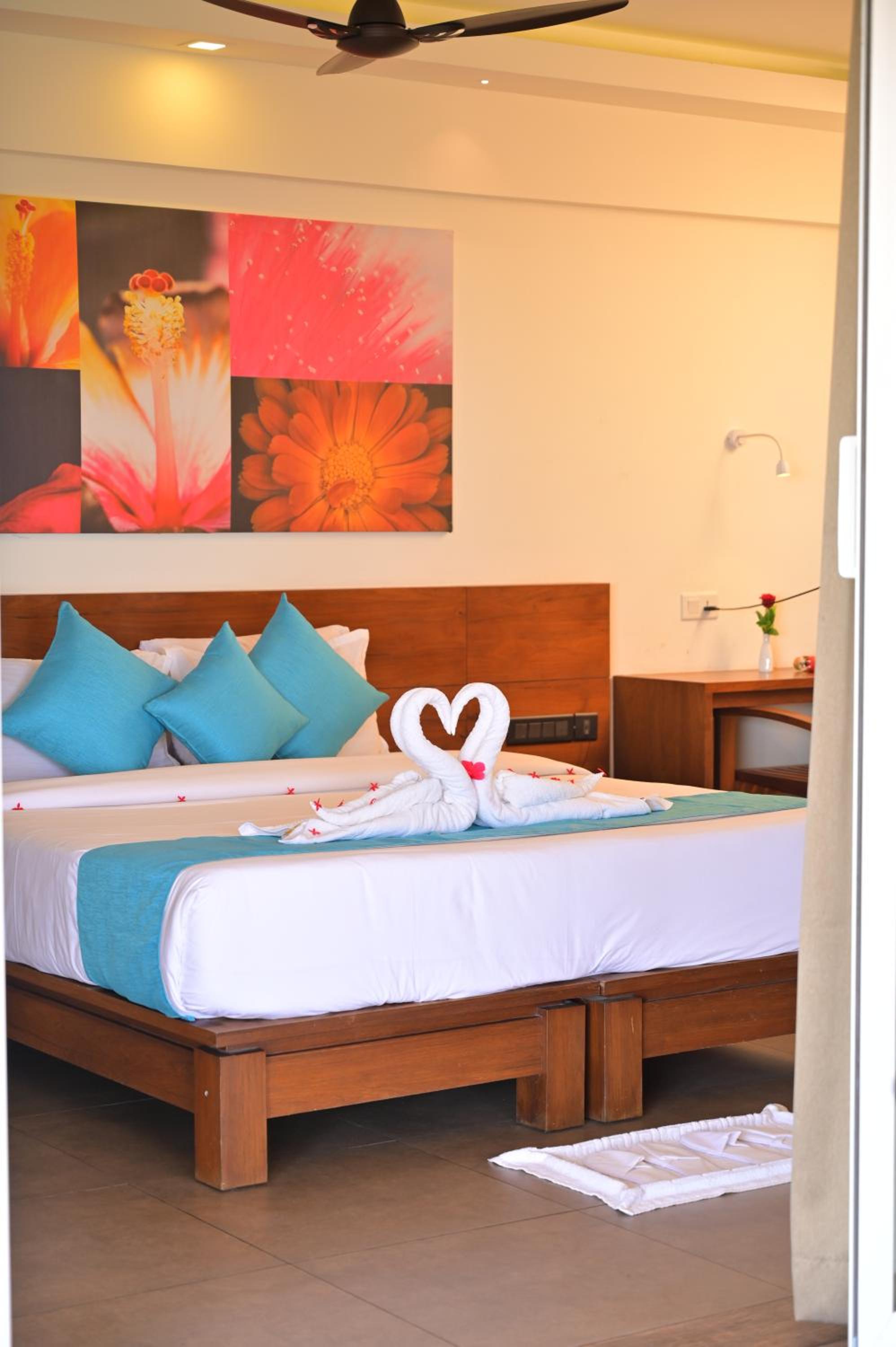 Deluxe Double Room With Balcony - Photo 3