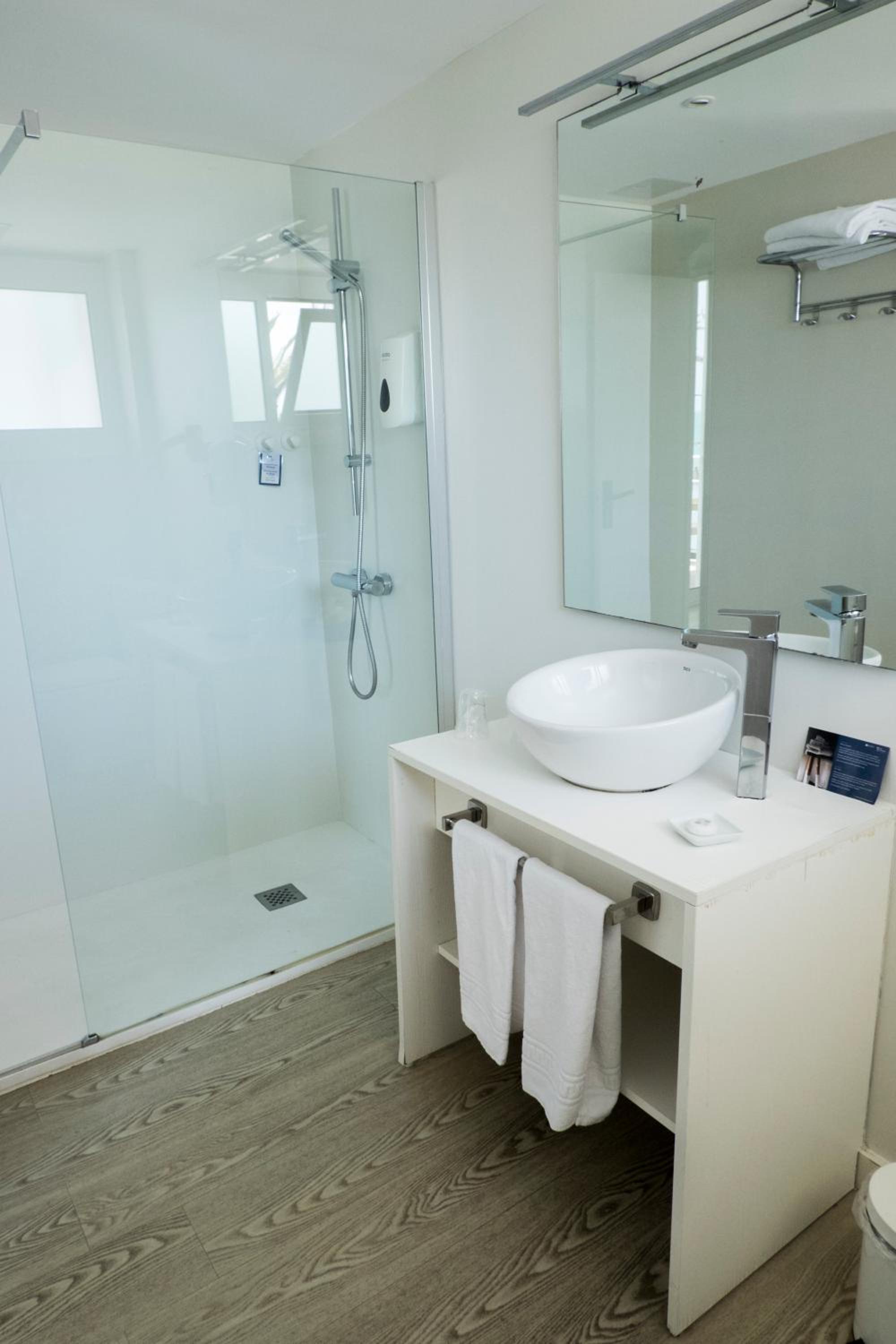 Double or Twin Room - Photo 3