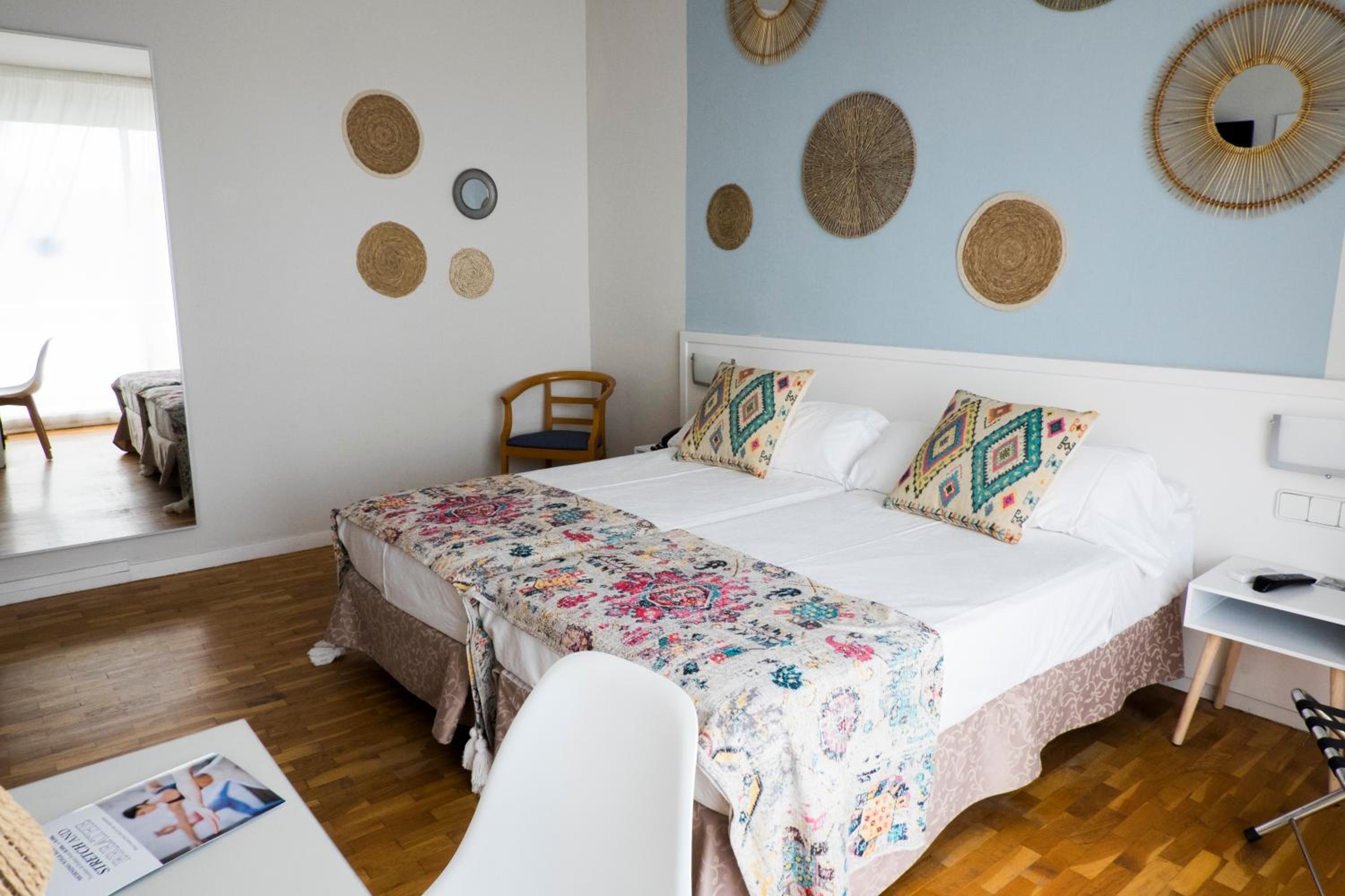Double or Twin Room - Photo 9