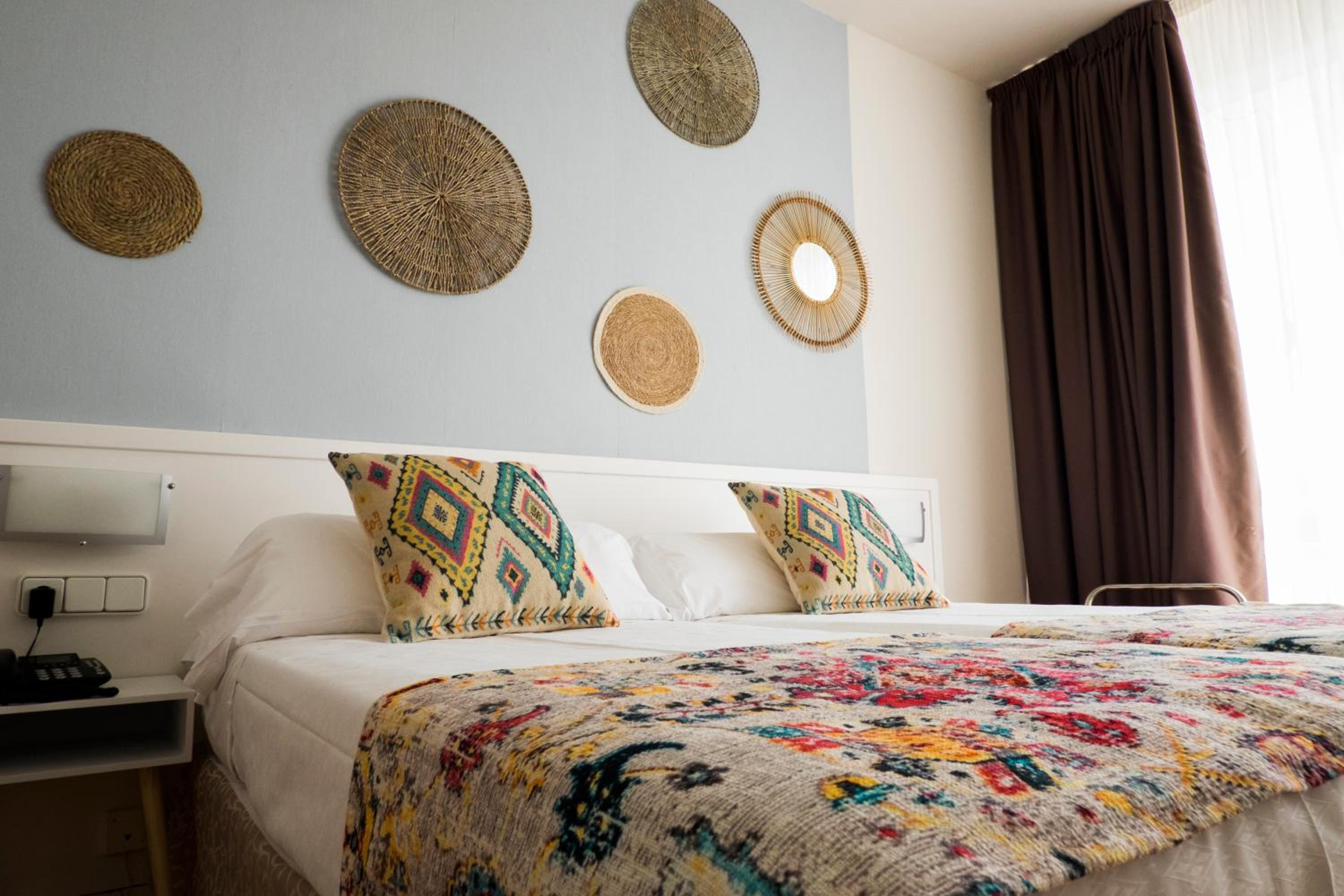 Double or Twin Room - Photo 6