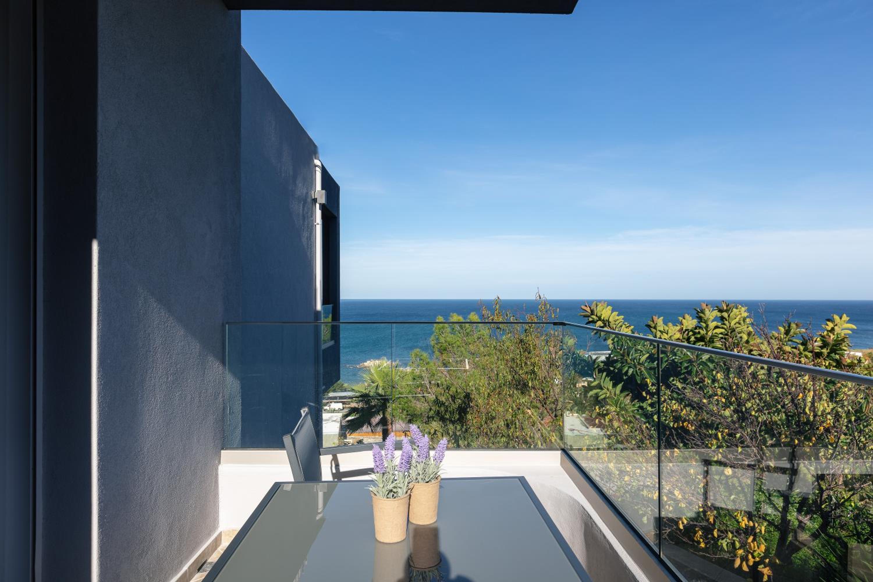 One Bedroom Apartment with Side Sea View photo 3
