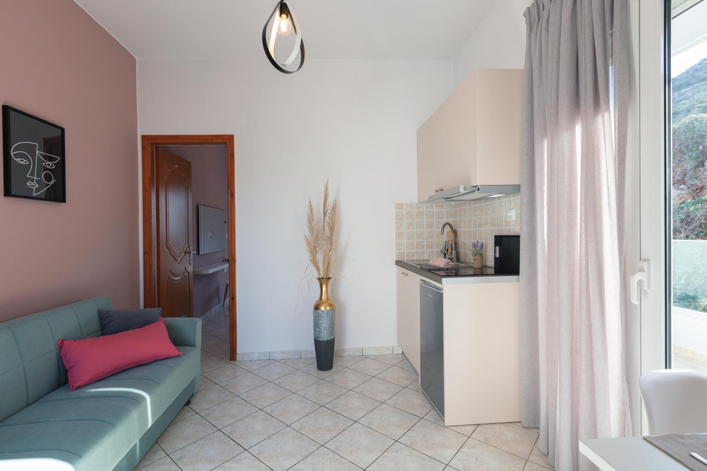 One Bedroom Apartment with Side Sea View photo 2