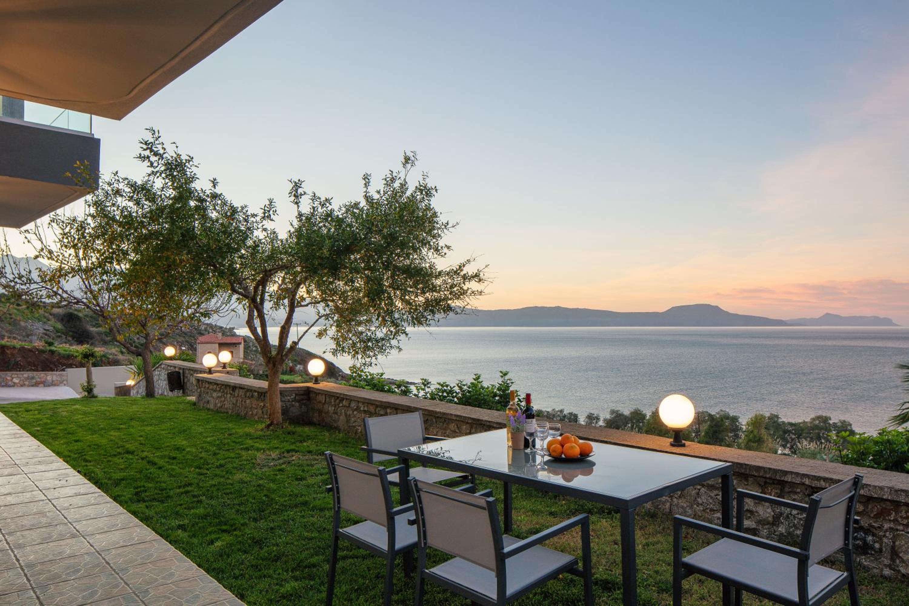Two Bedroom Apartment with Sea View photo 2