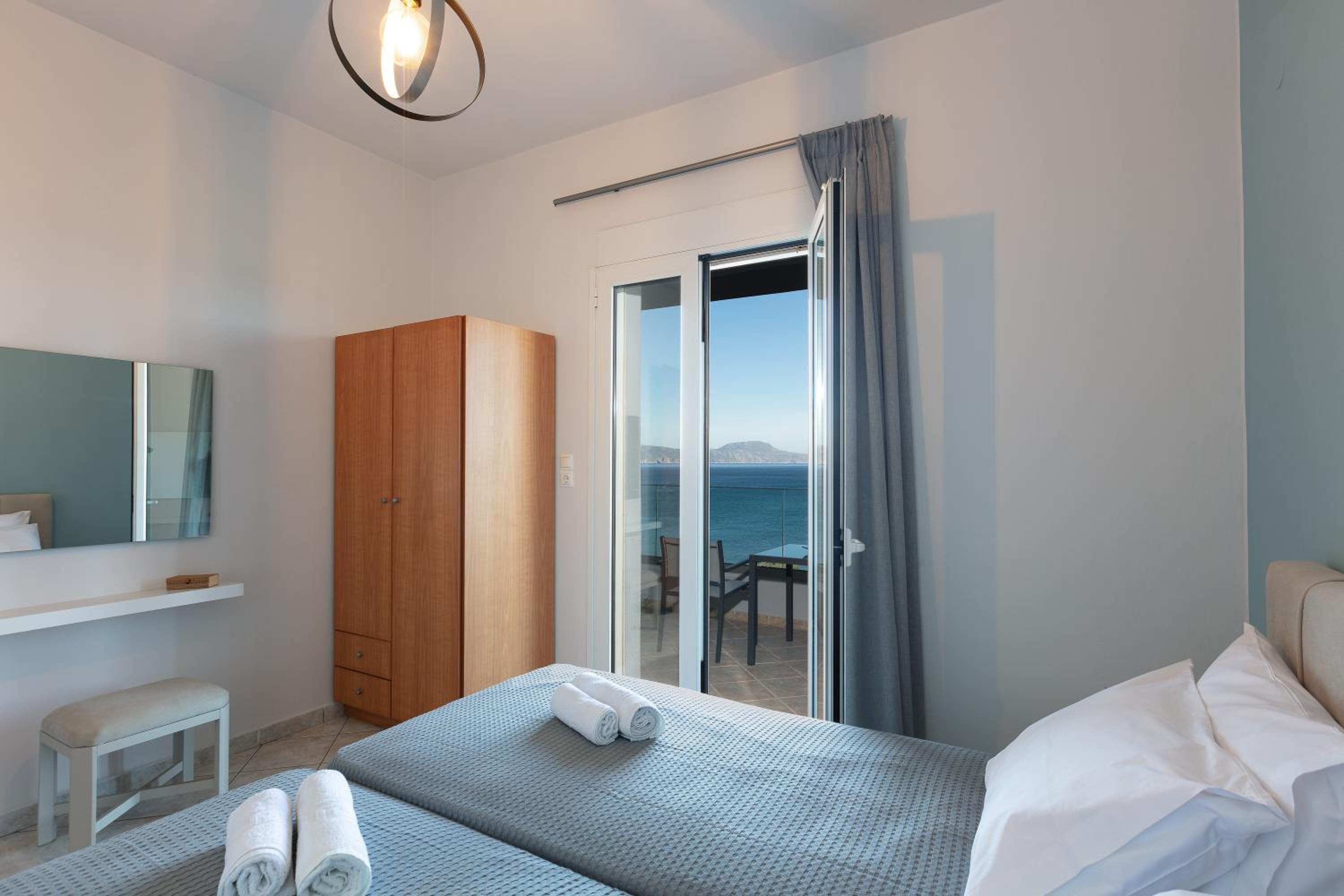 One Bedroom Apartment with Sea View photo 3