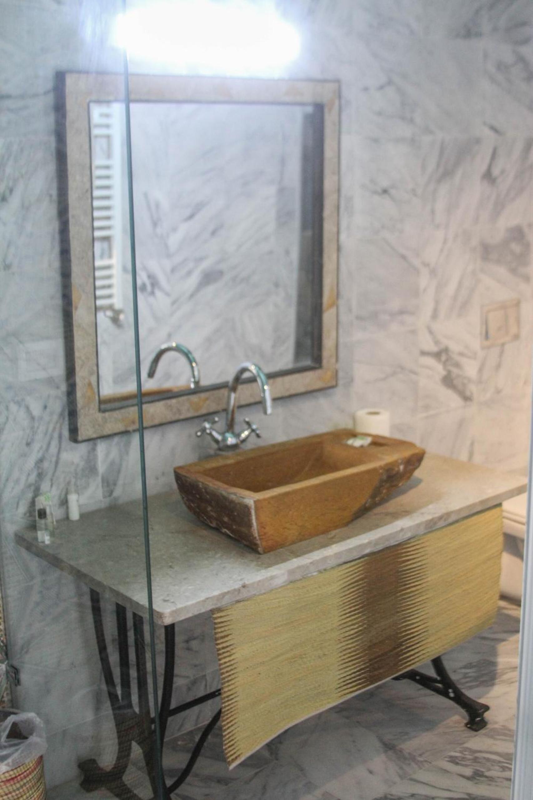Deluxe Suite - Photo 15