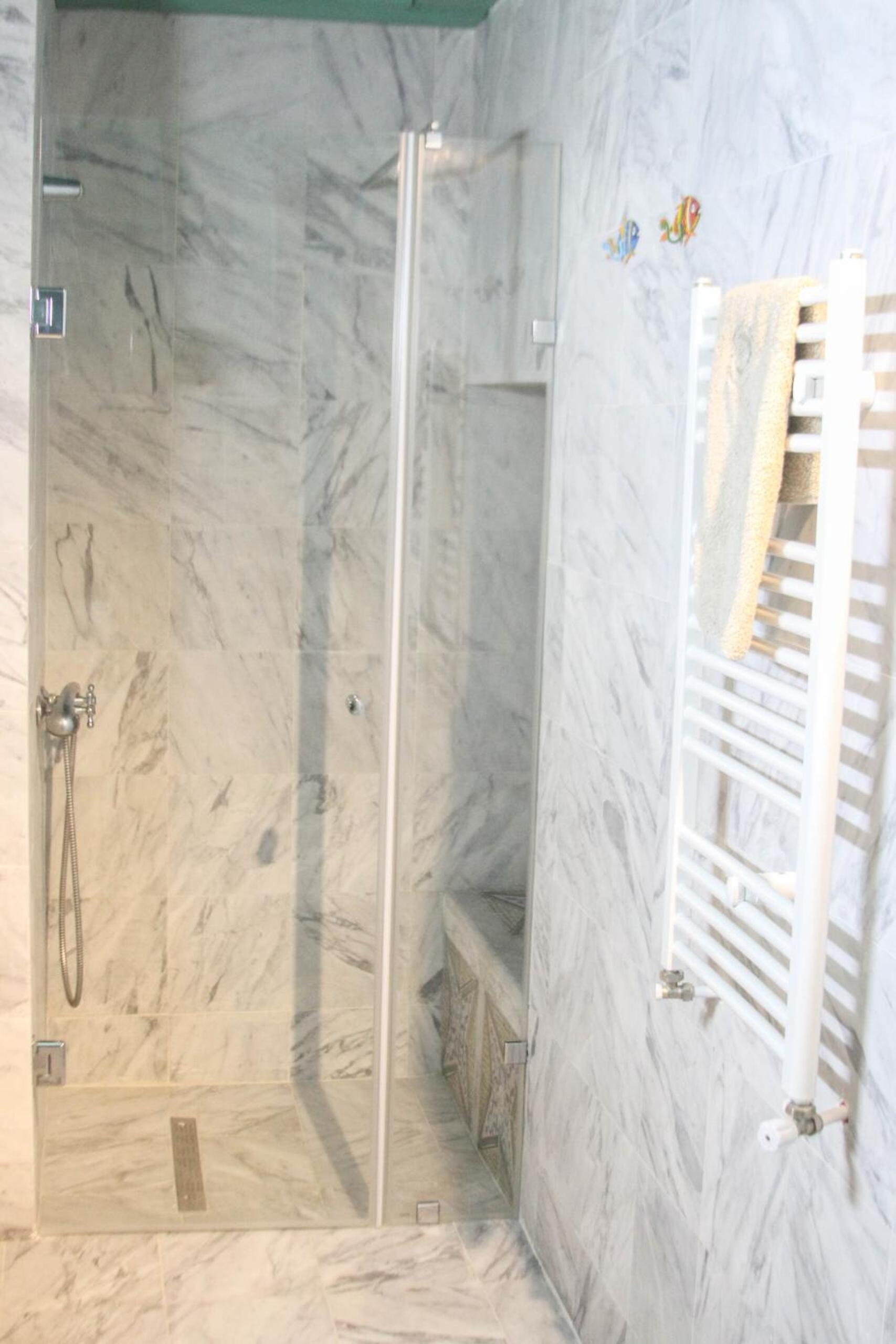 Deluxe Suite - Photo 16