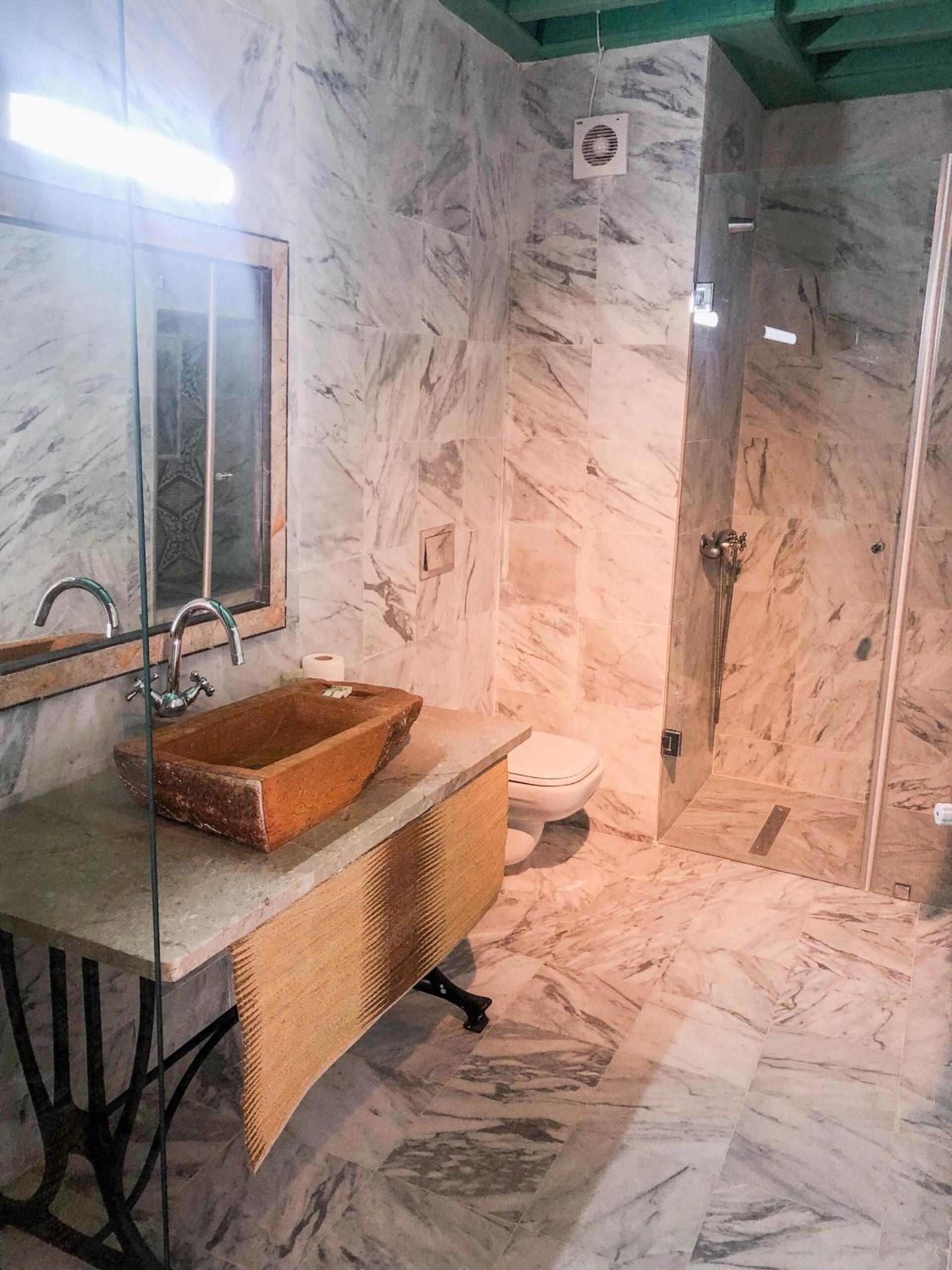 Deluxe Suite - Photo 25