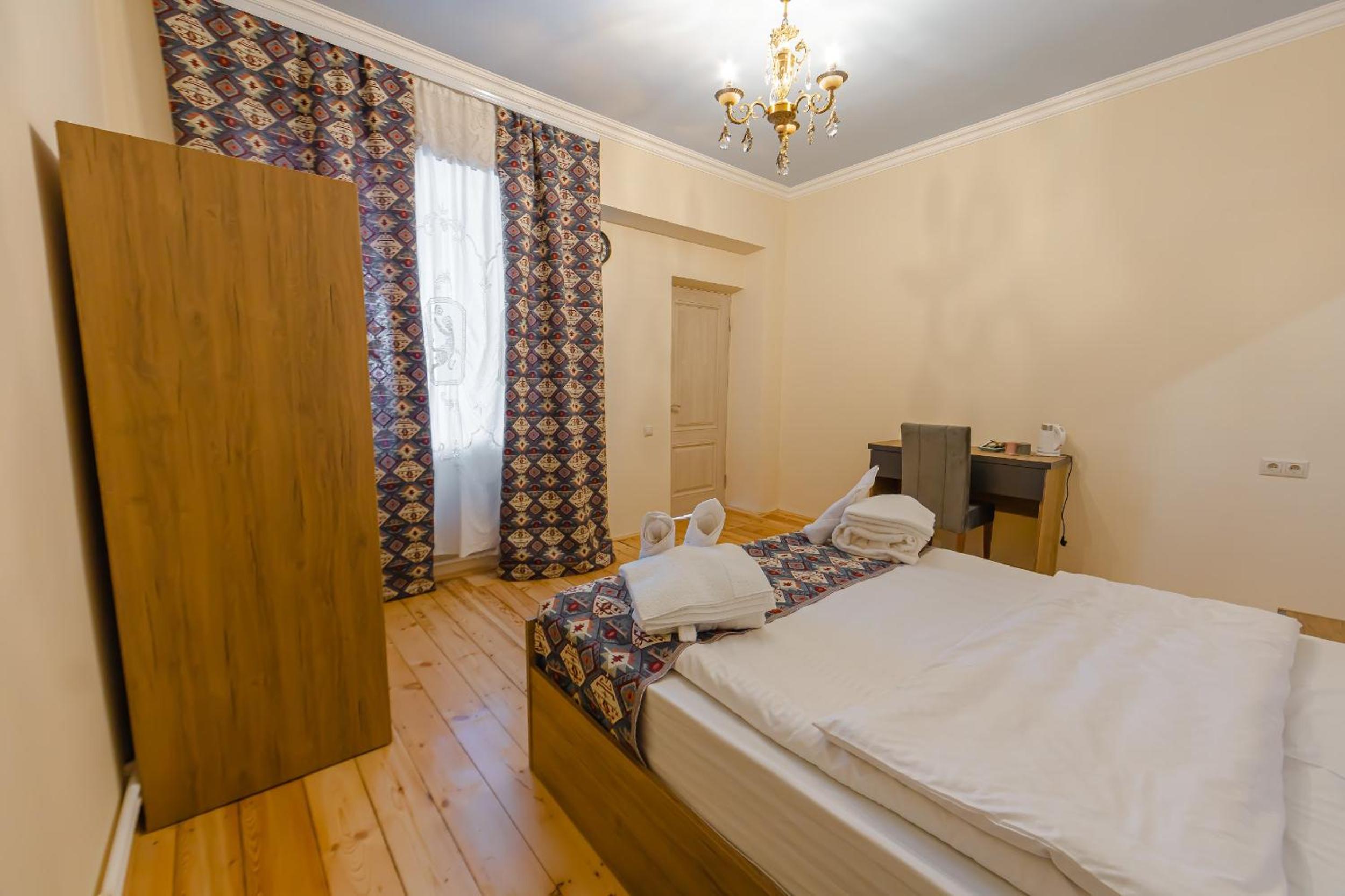 Deluxe Double Room with Shower photo 2