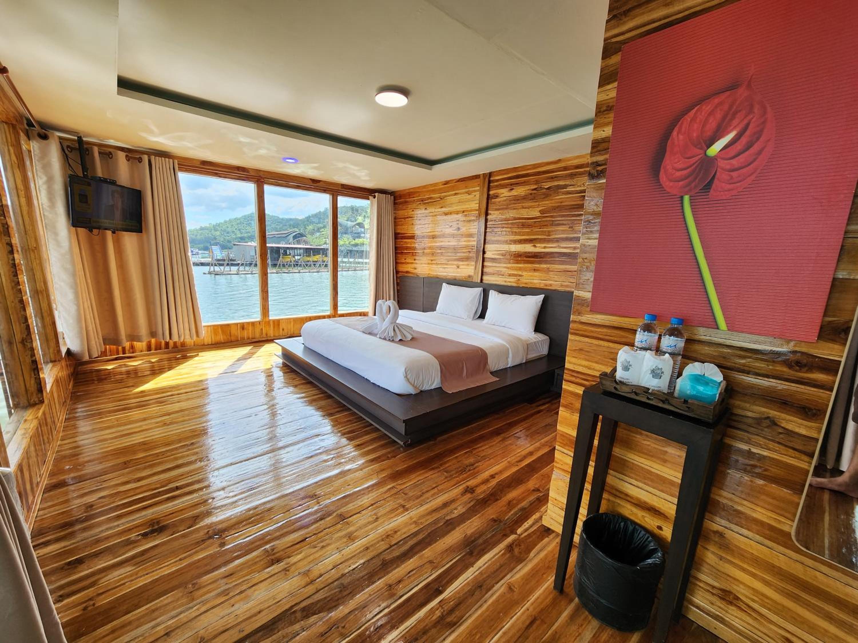 Queen Suite with Spa Bath - Photo 1