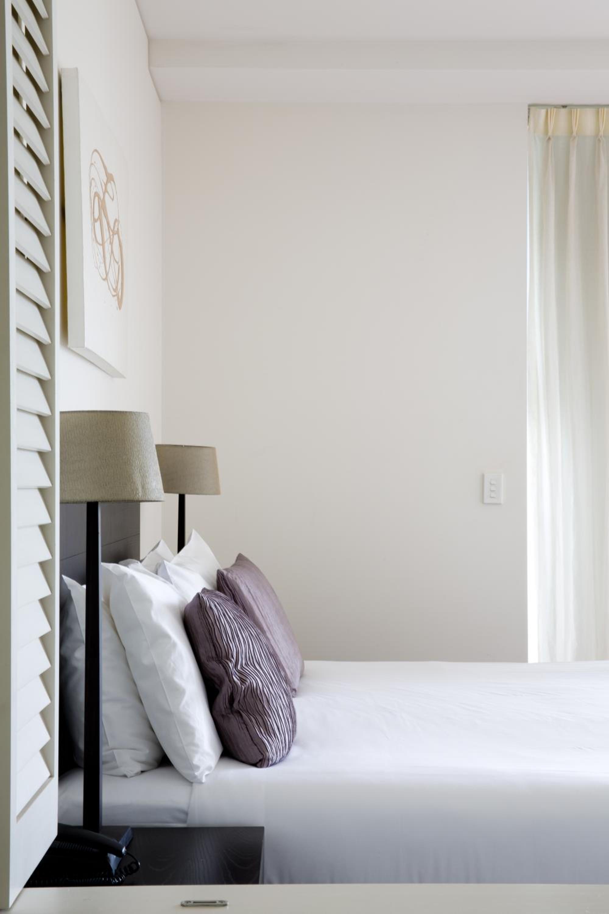 One-Bedroom Apartment with Harbor View - Photo 3