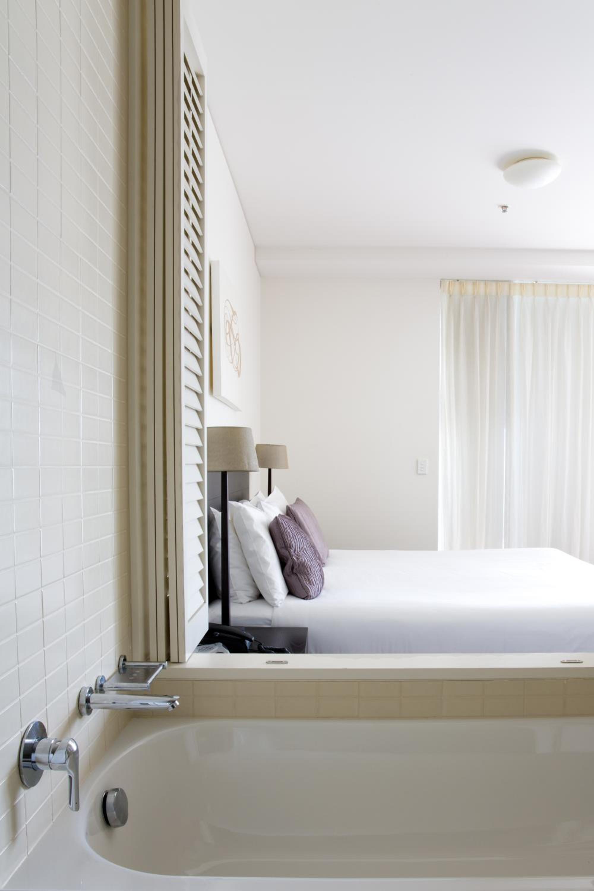 One-Bedroom Apartment with Harbor View - Photo 10
