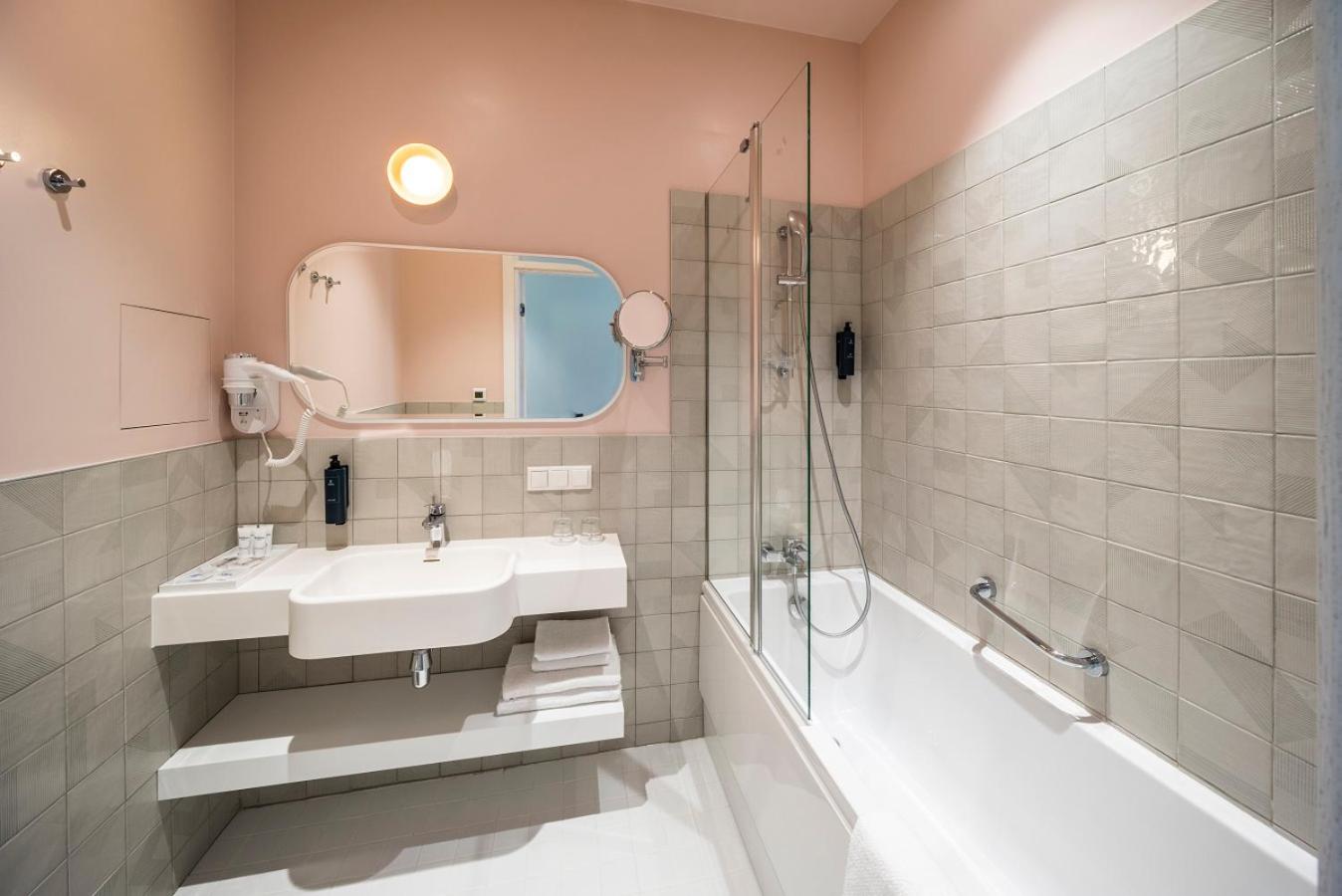 Standard Double or Twin Room - Photo 2