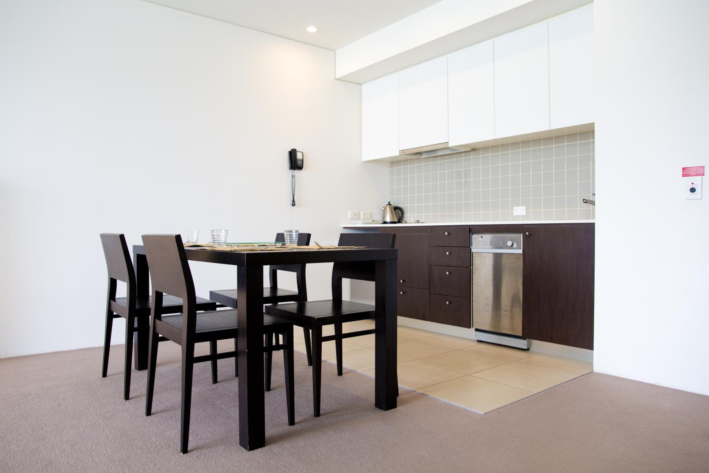 One-Bedroom Apartment with Harbor View - Photo 6