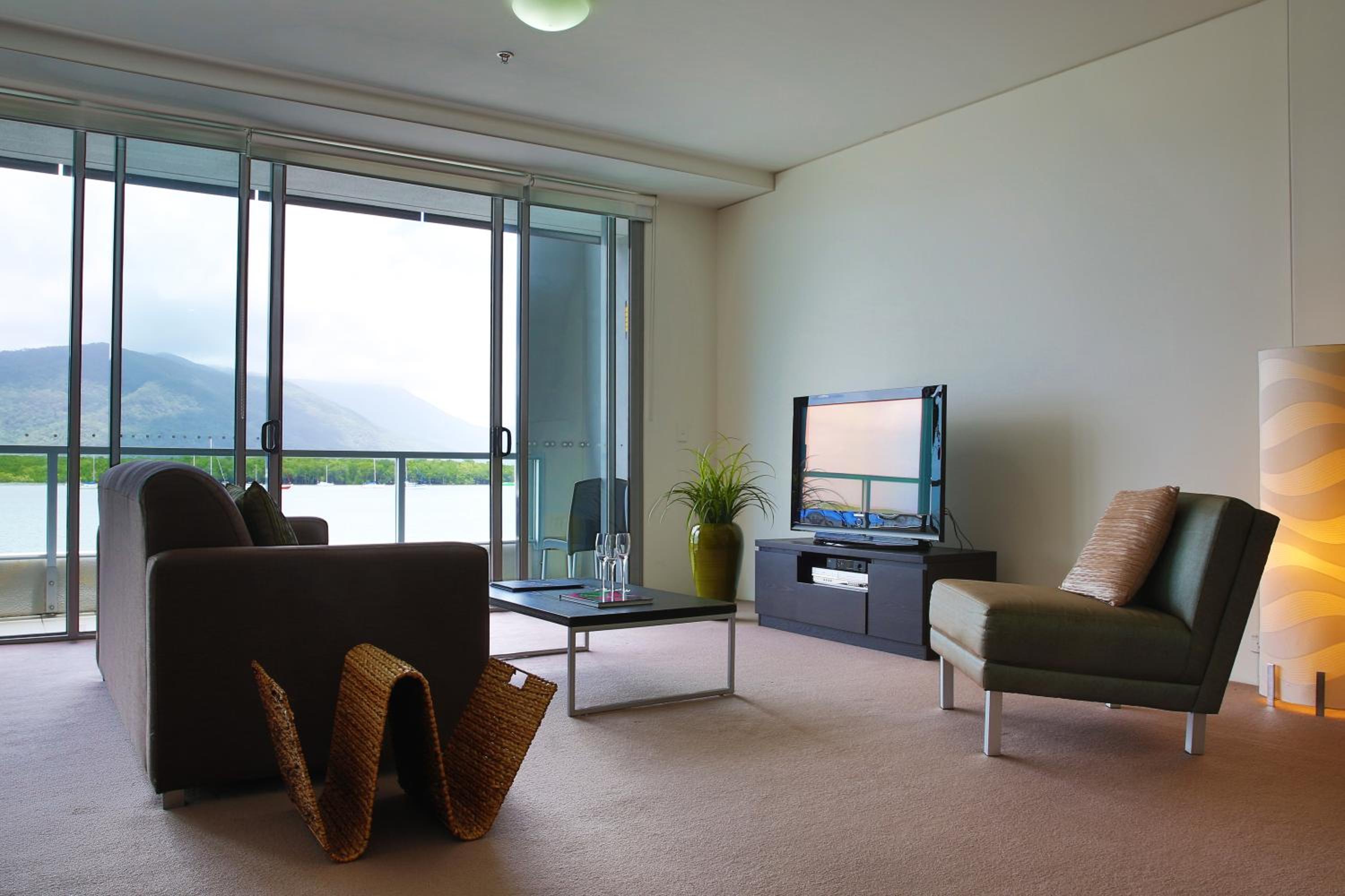 One-Bedroom Apartment with Harbor View - Photo 7