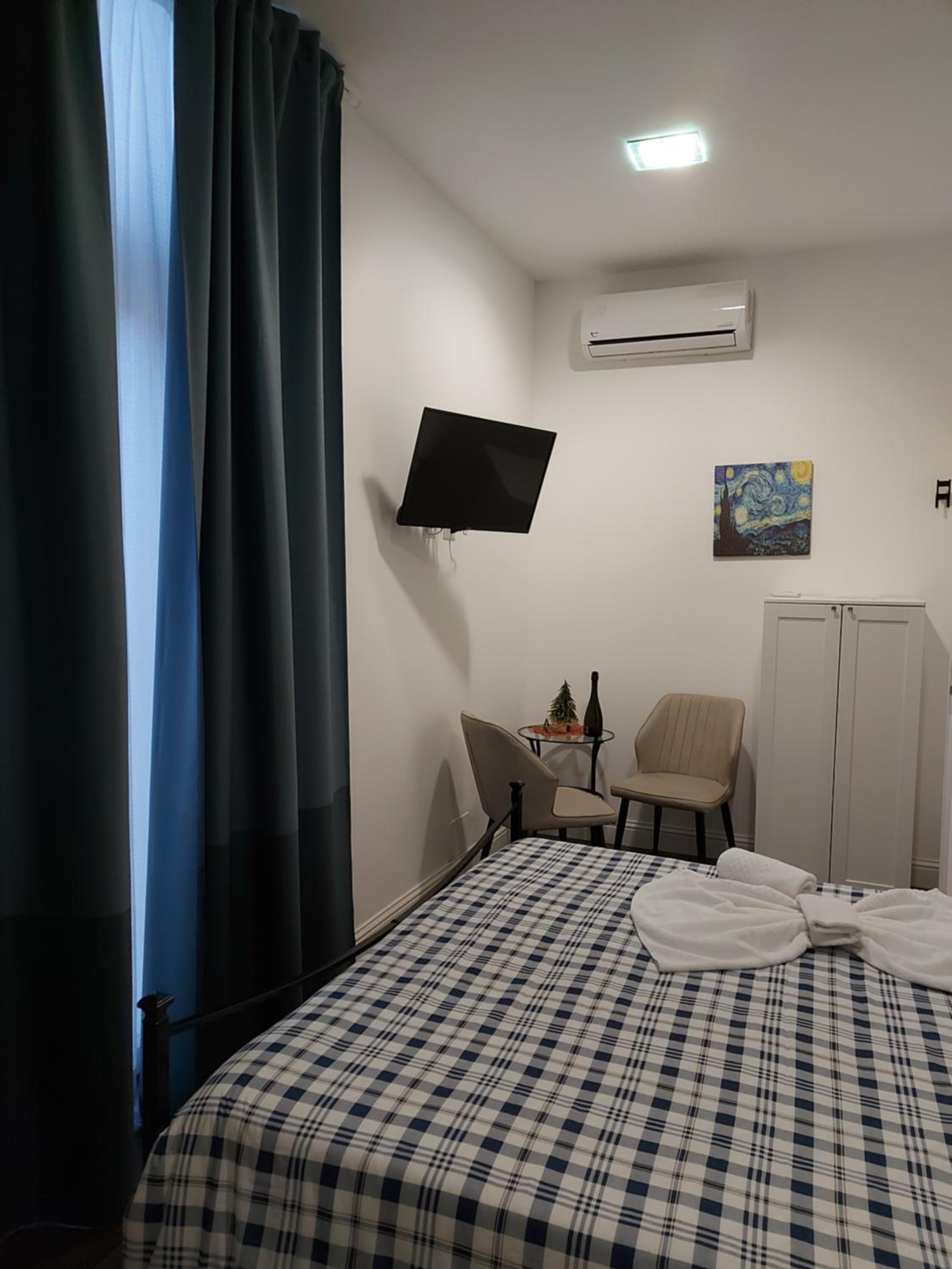 Deluxe Double Room with Balcony - Photo 3