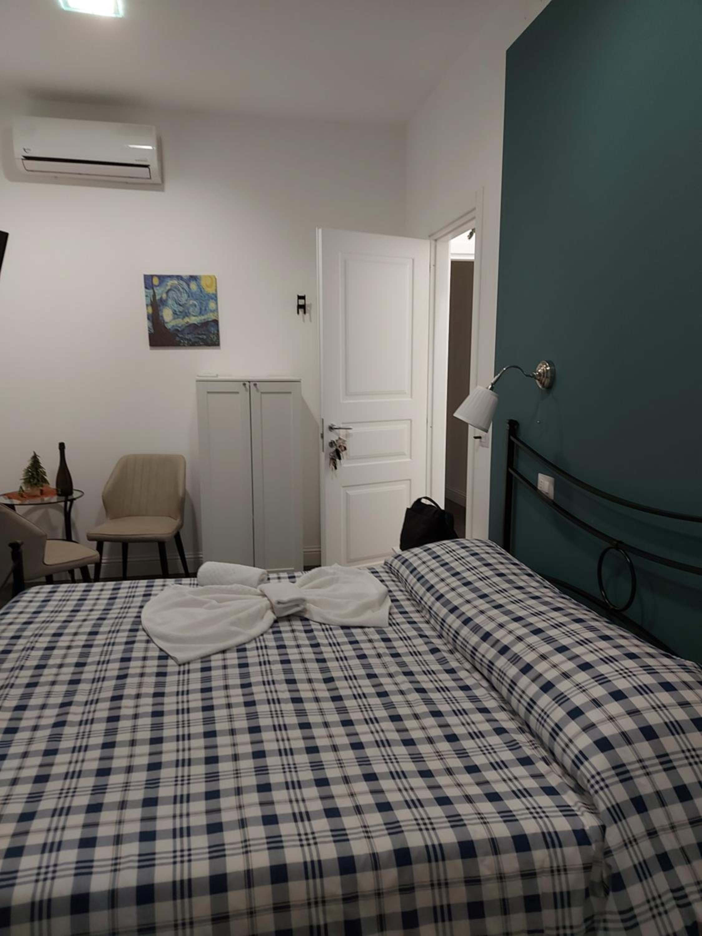 Deluxe Double Room with Balcony - Photo 5