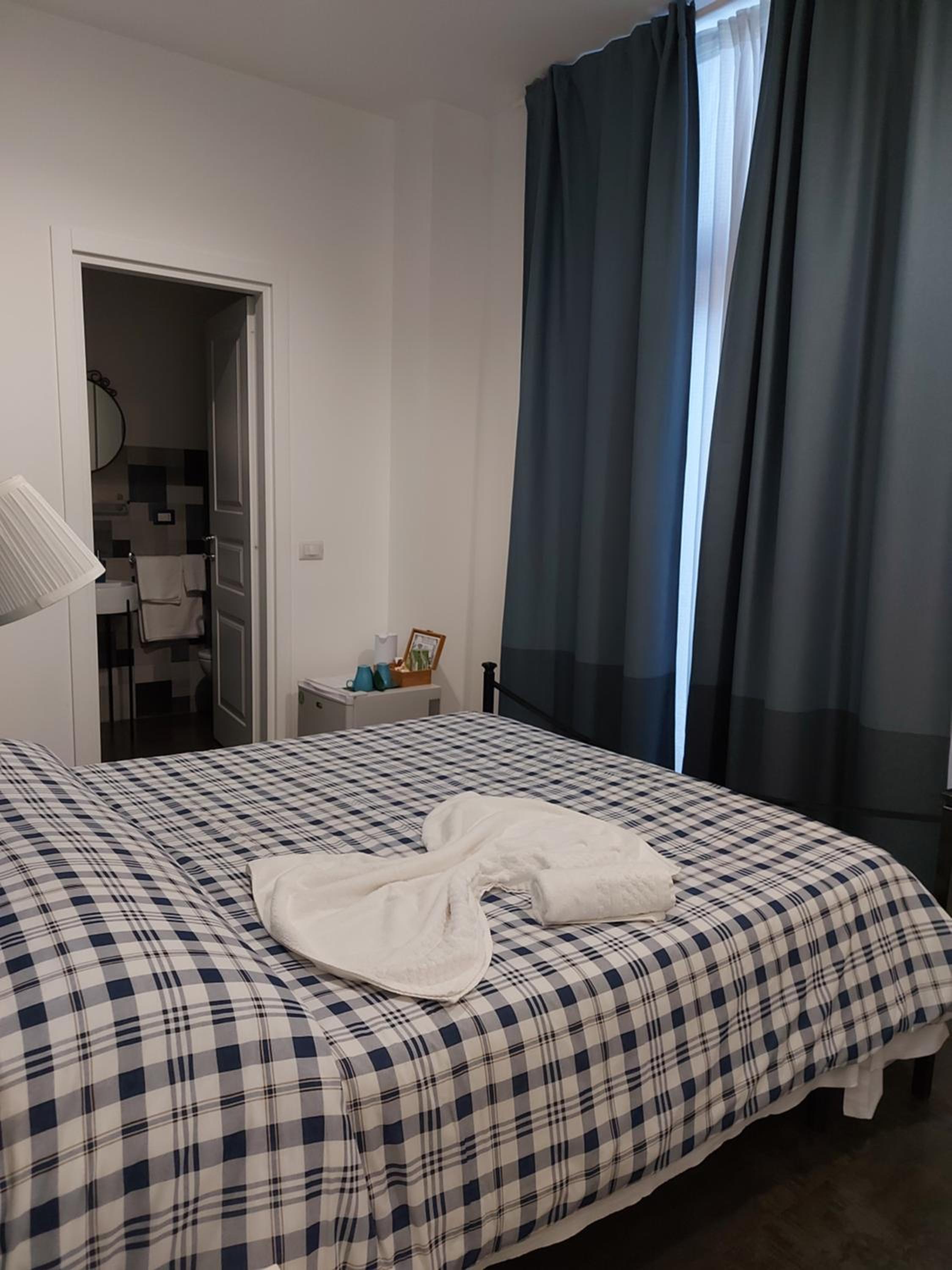 Deluxe Double Room with Balcony - Photo 6