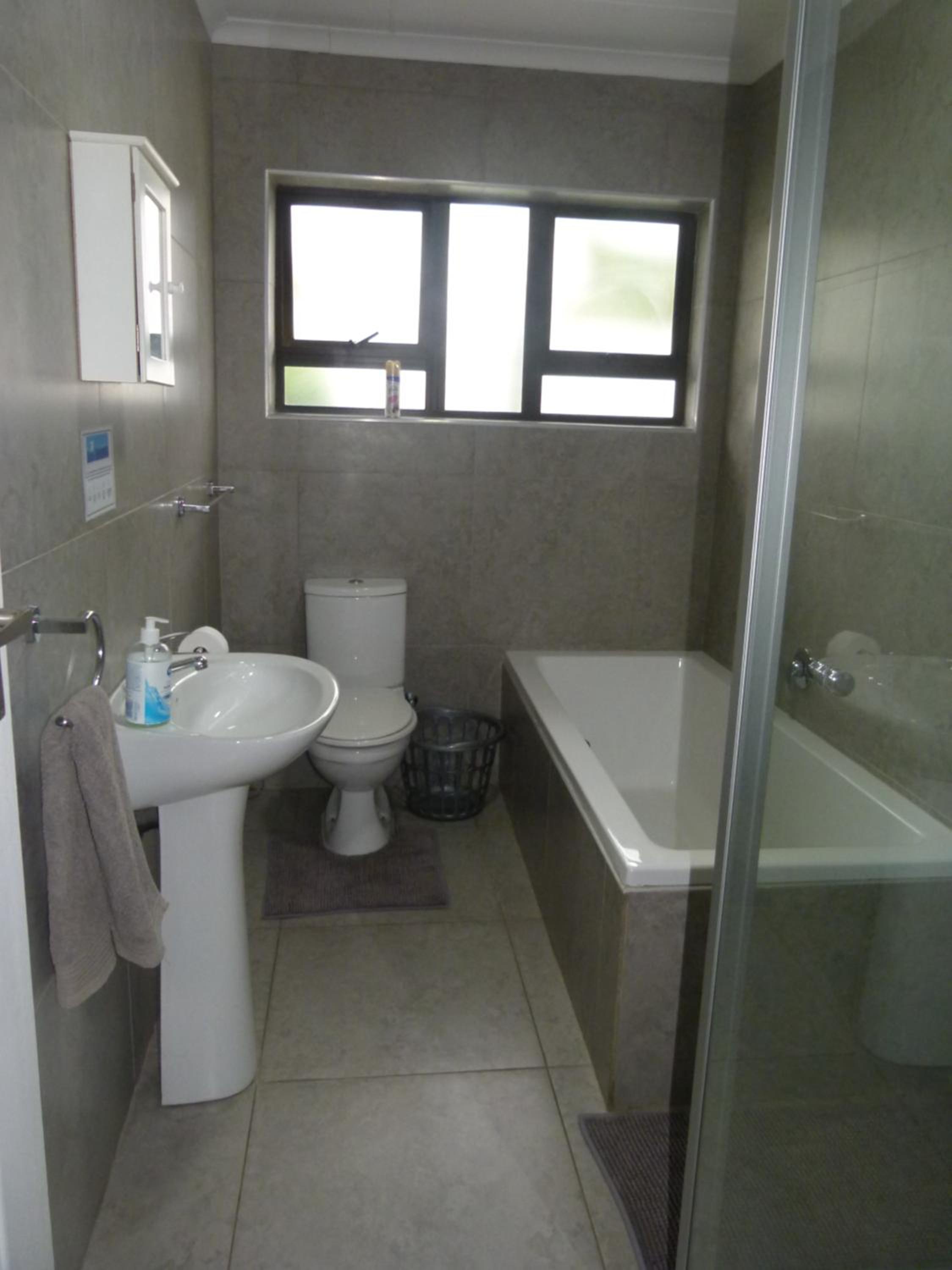 Deluxe Double Room - Photo 19