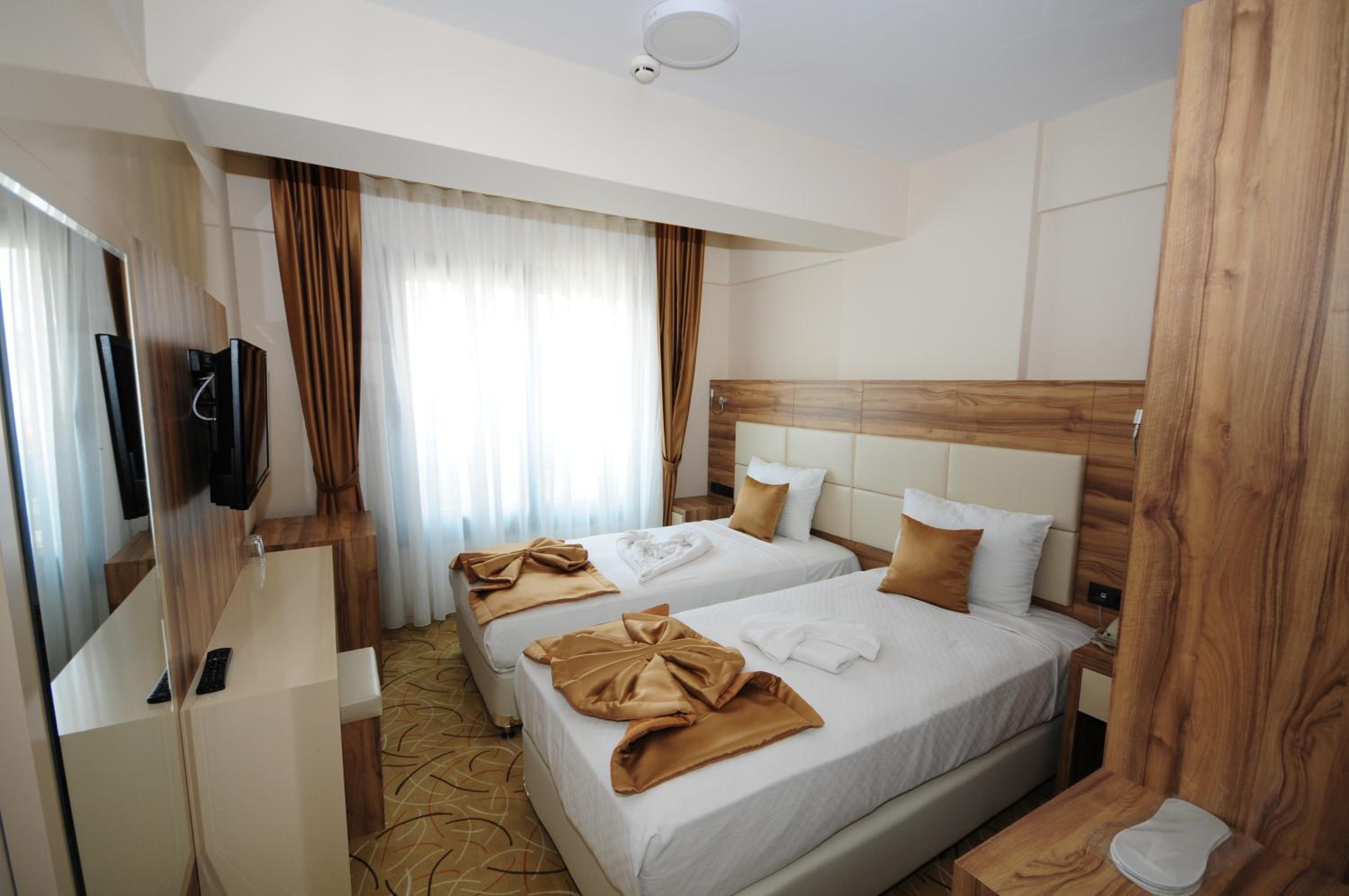Economy Twin Room - Photo 2