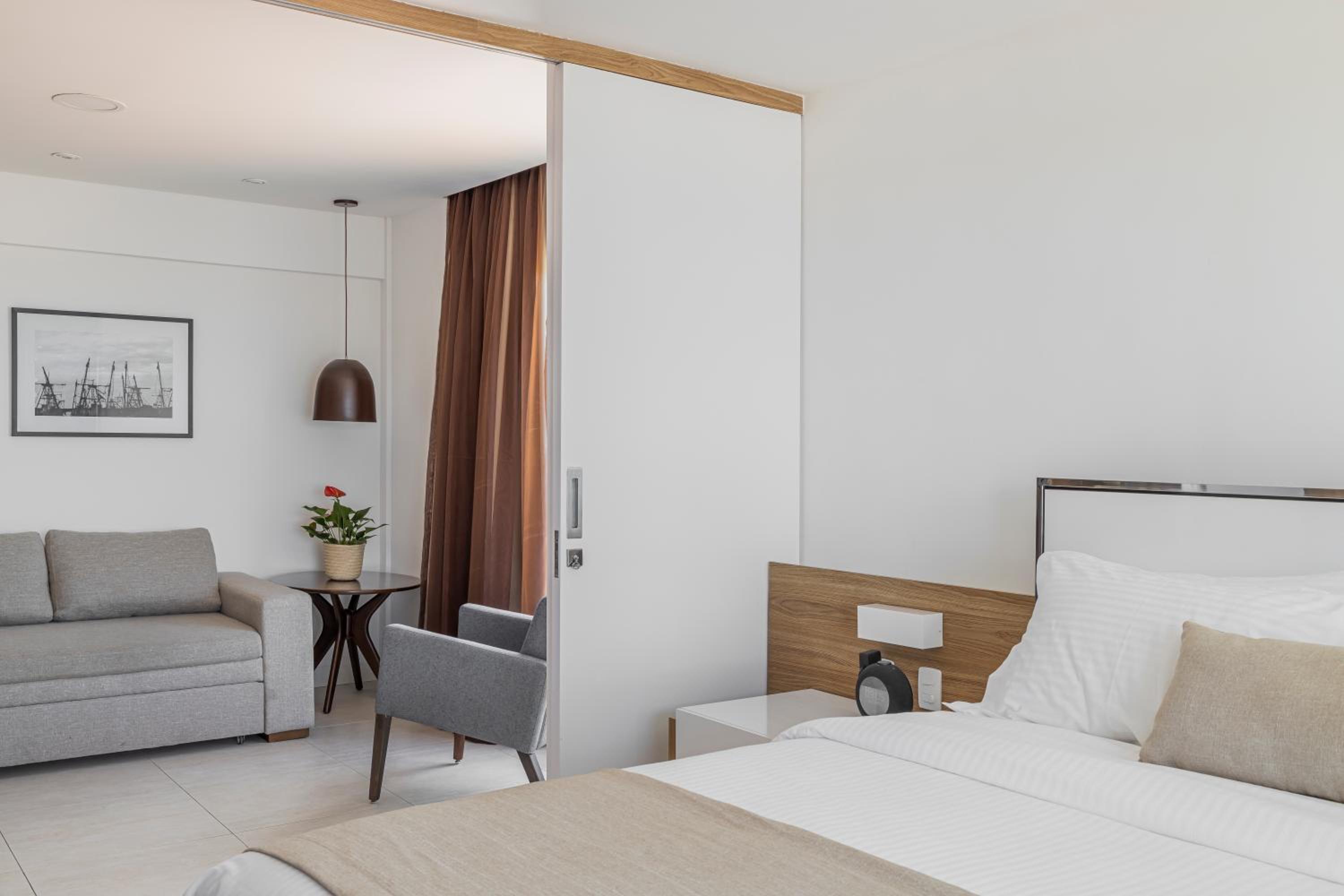 Suite with Sea View thumbnail 5