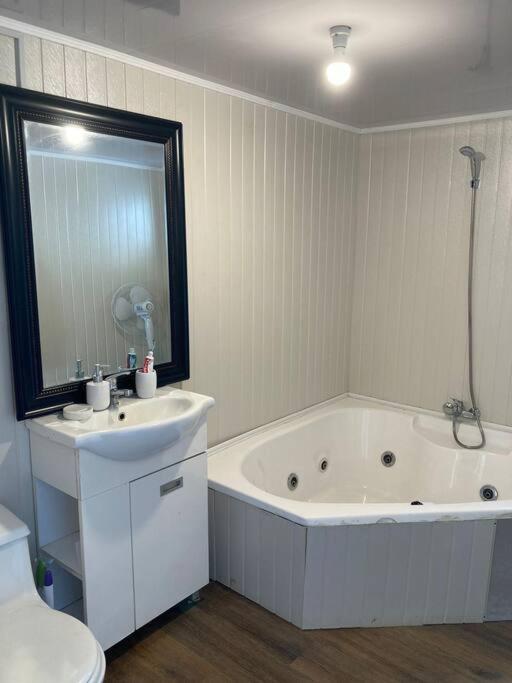One-Bedroom House photo 2