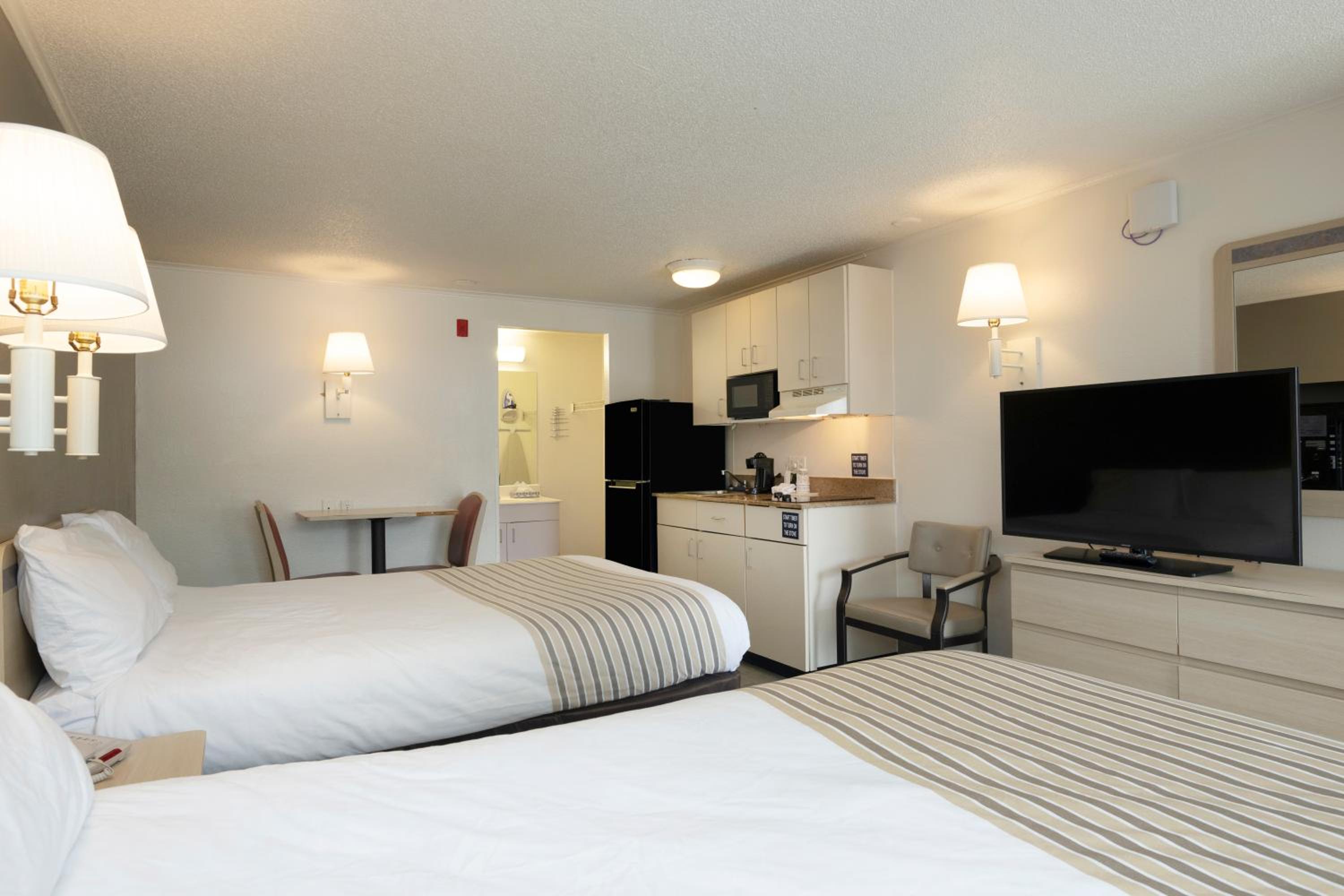Double Room with Two Double Beds - Smoking