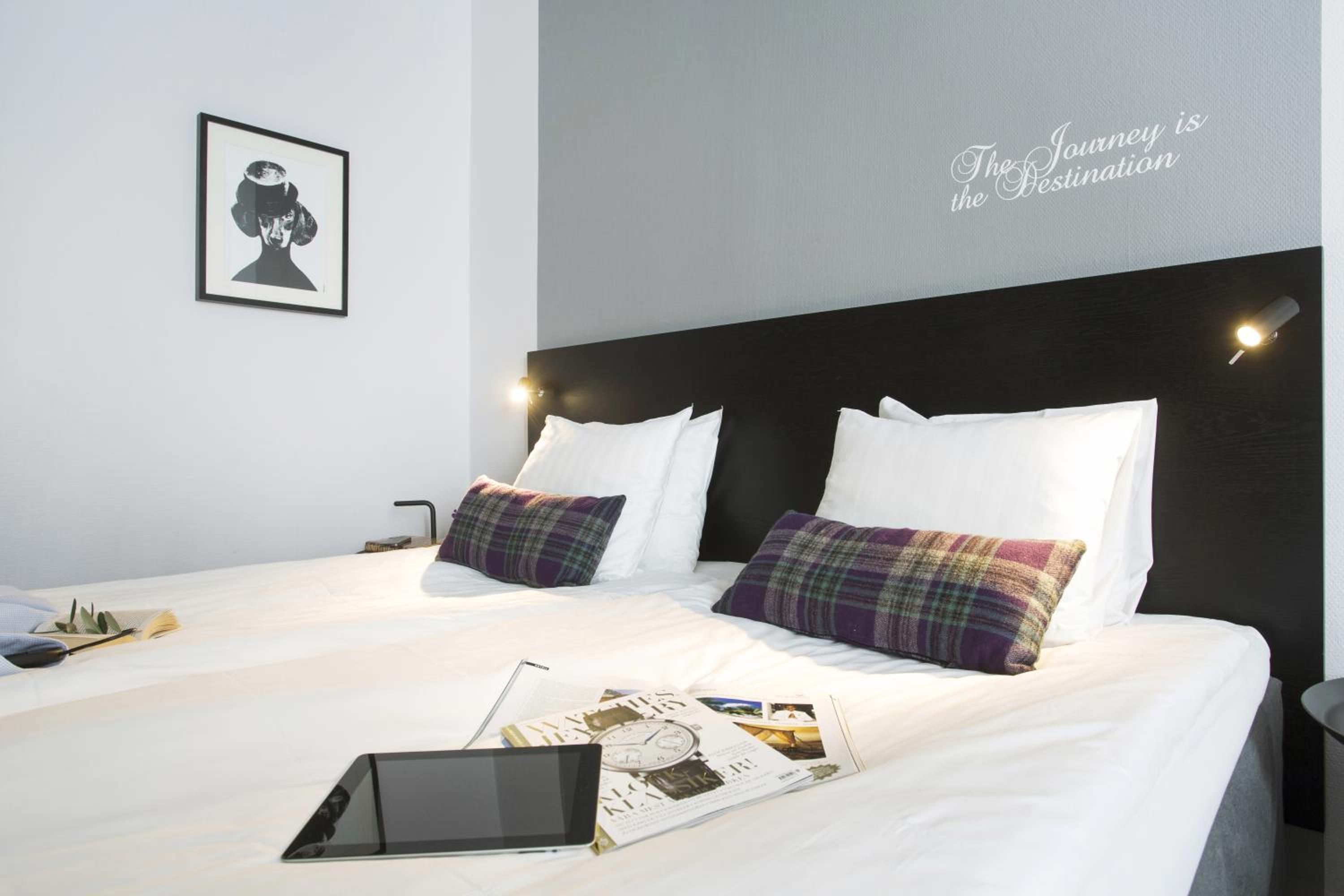 Standard Twin Room - Photo 15