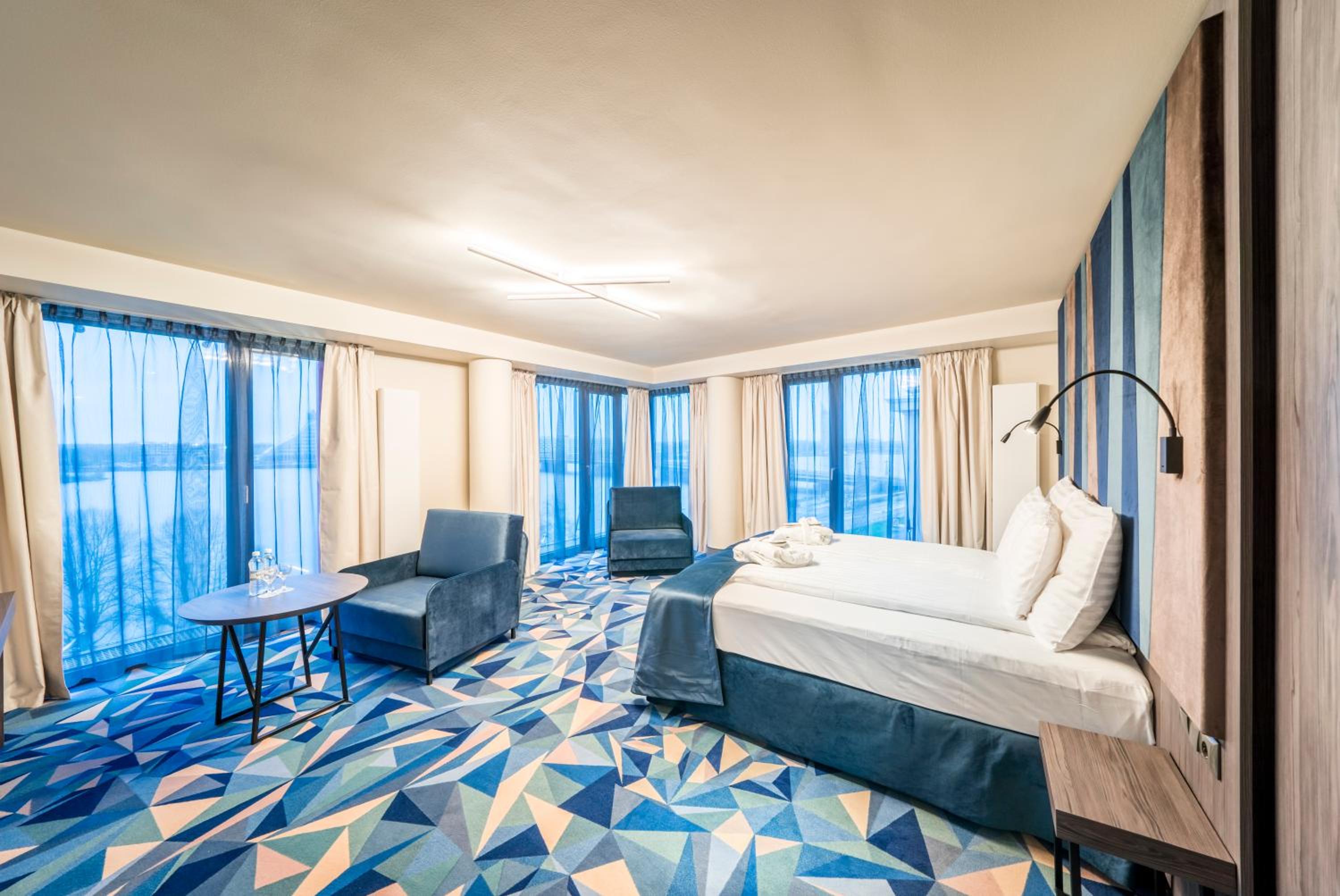 "Riverside" Deluxe Room - Photo 3