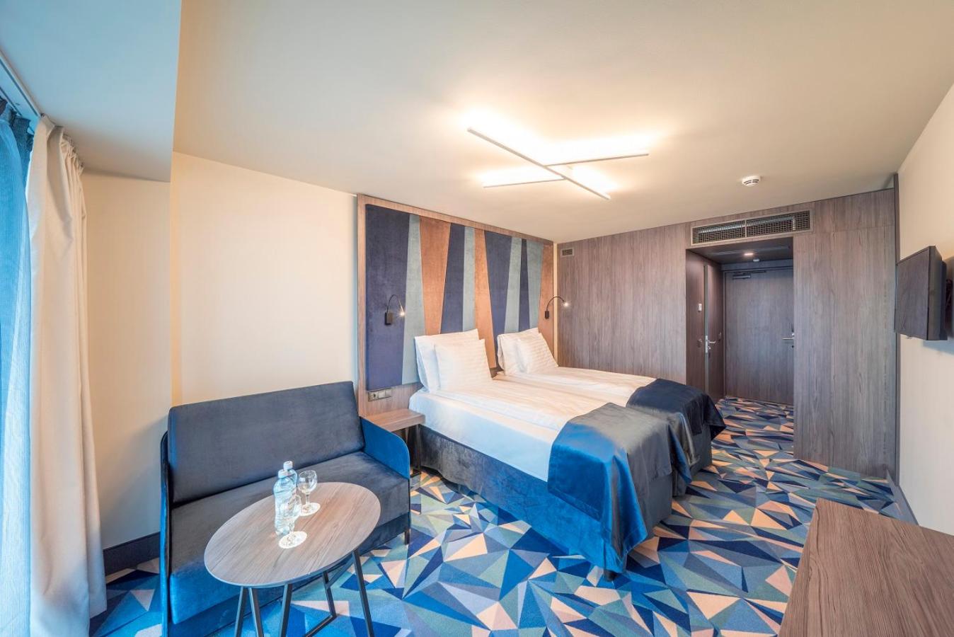 "Riverside" Double or Twin Room - Photo 7