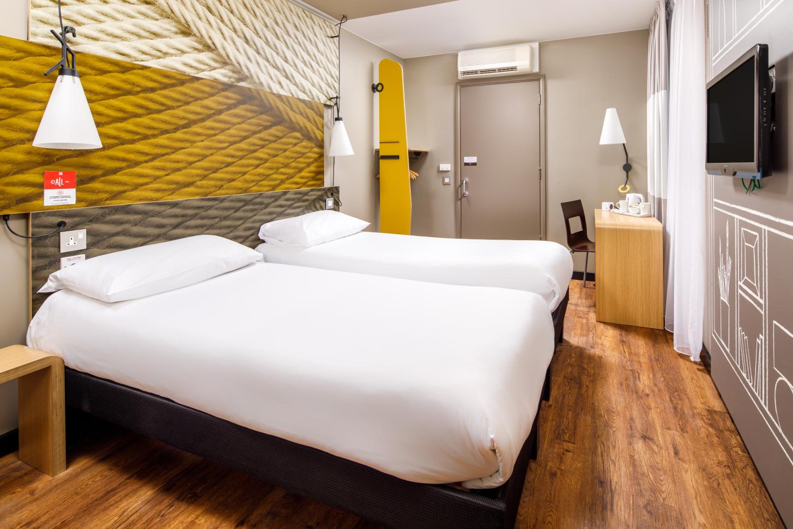 Twin Room - Photo 1