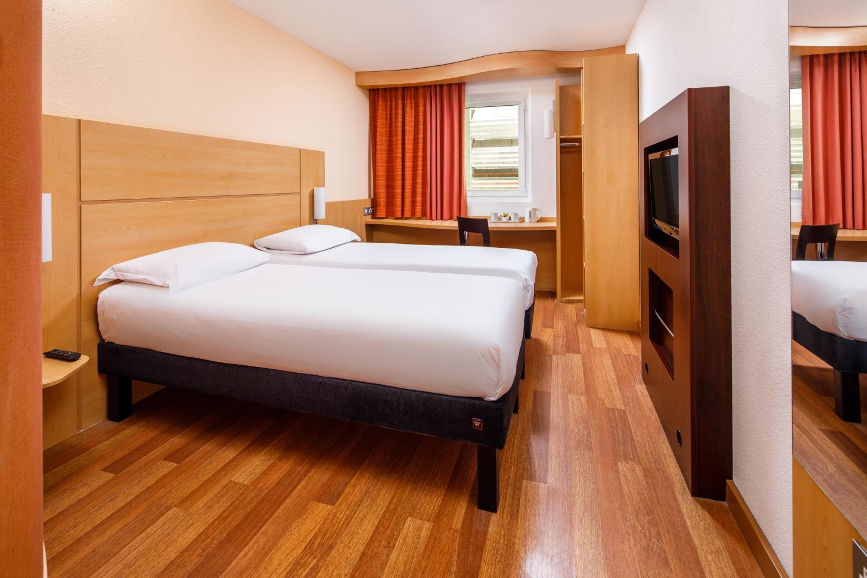 Twin Room - Photo 2