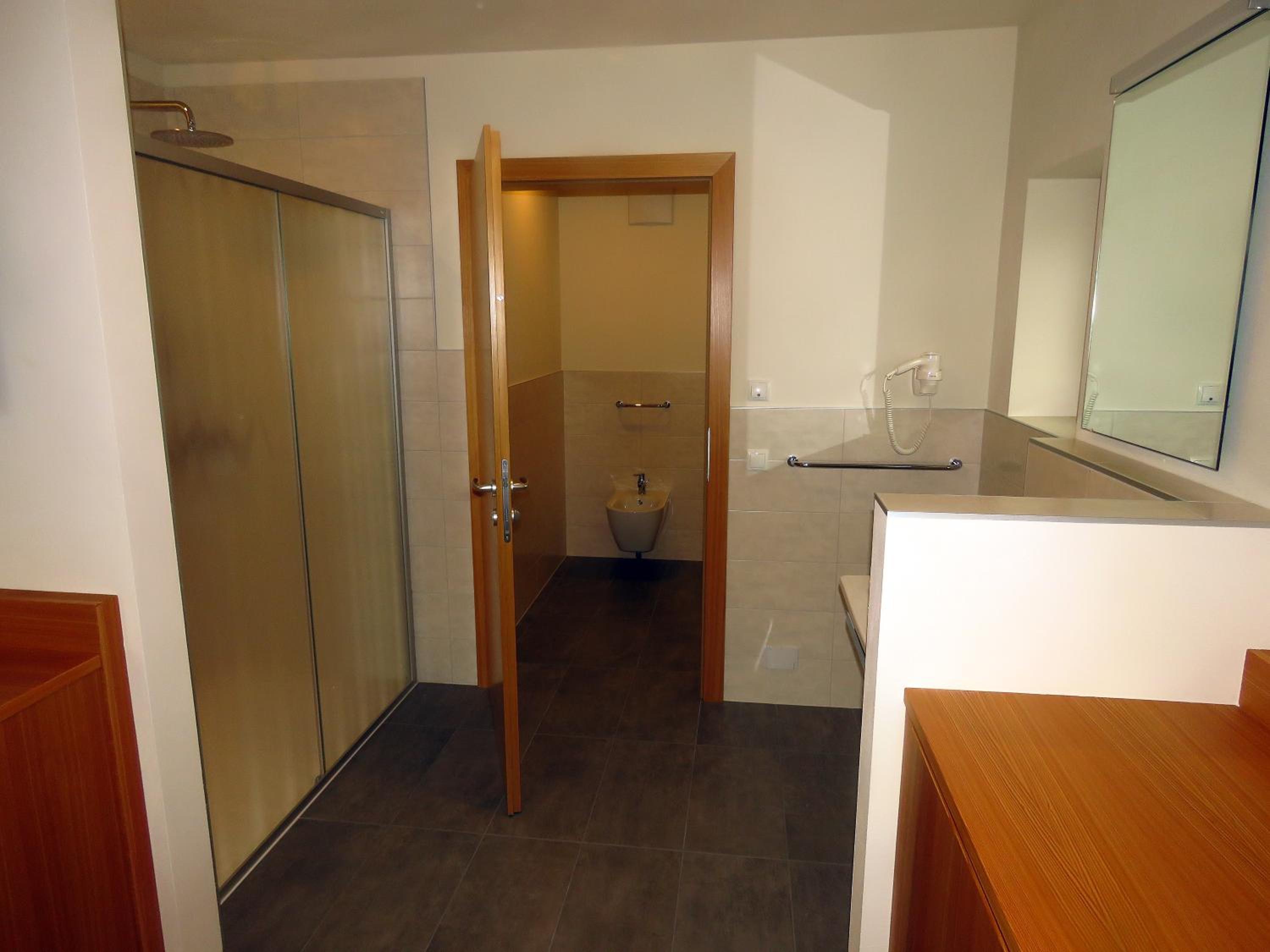Deluxe Double Room with Balcony - Photo 5