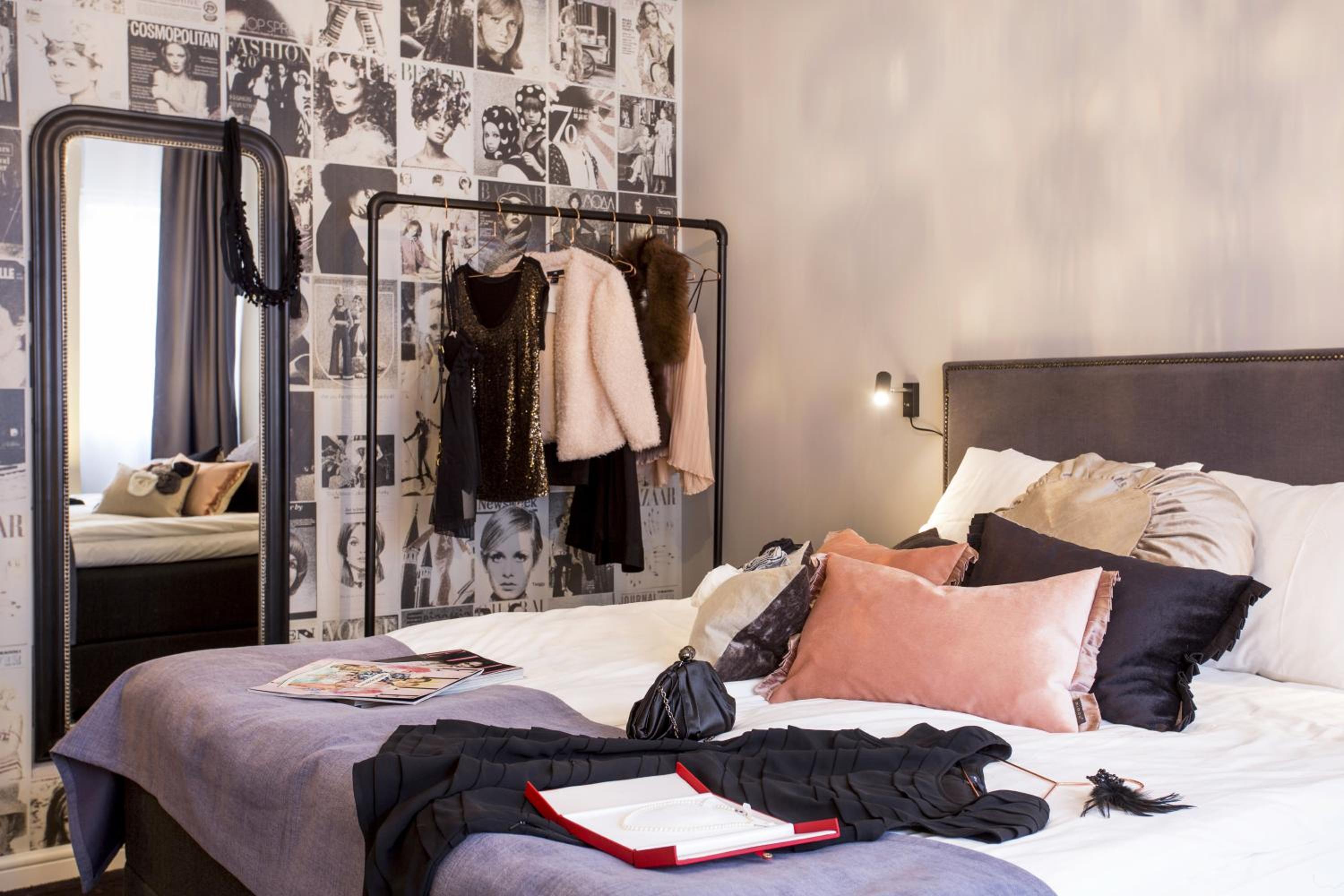 Small Queen Room