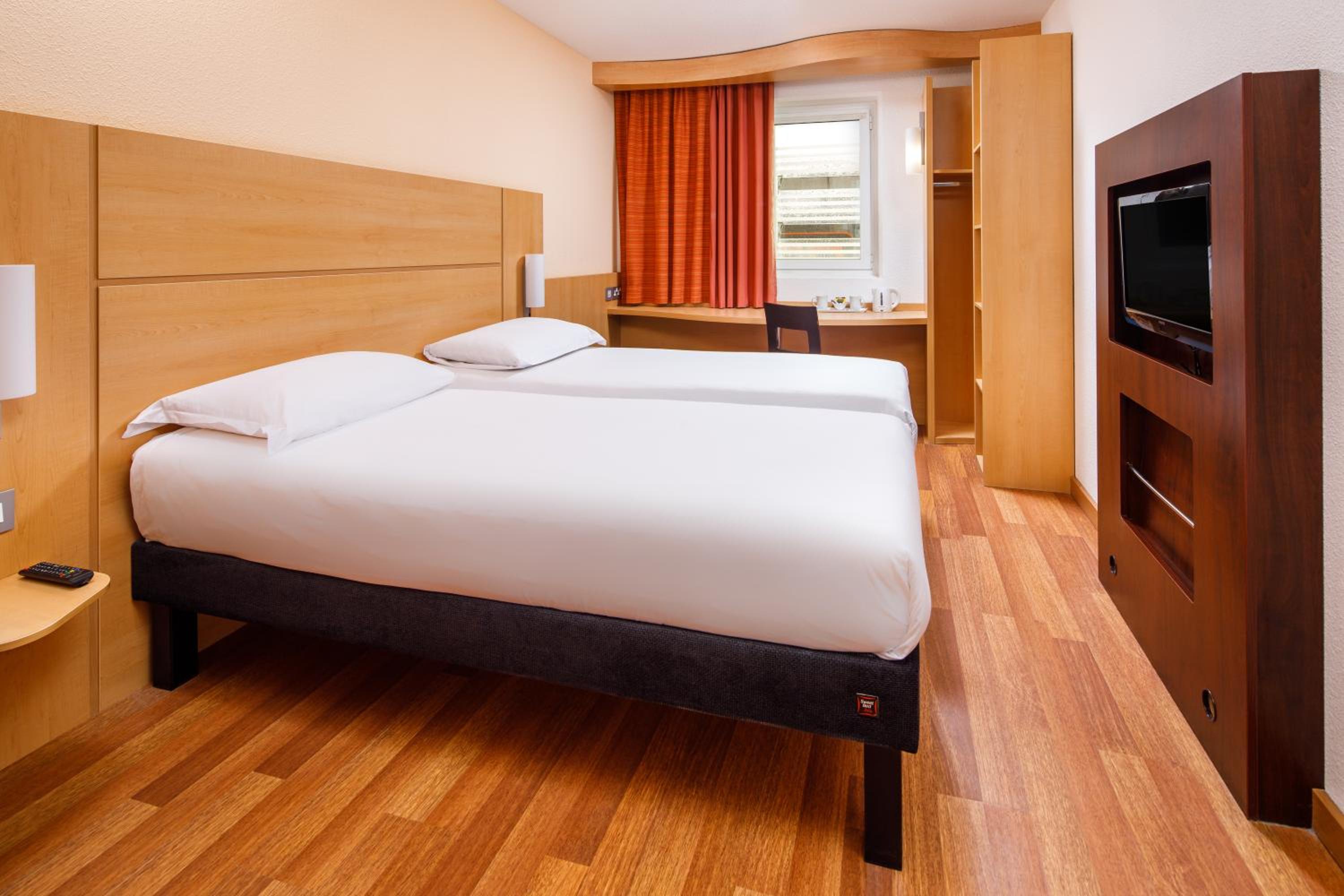Twin Room - Photo 3