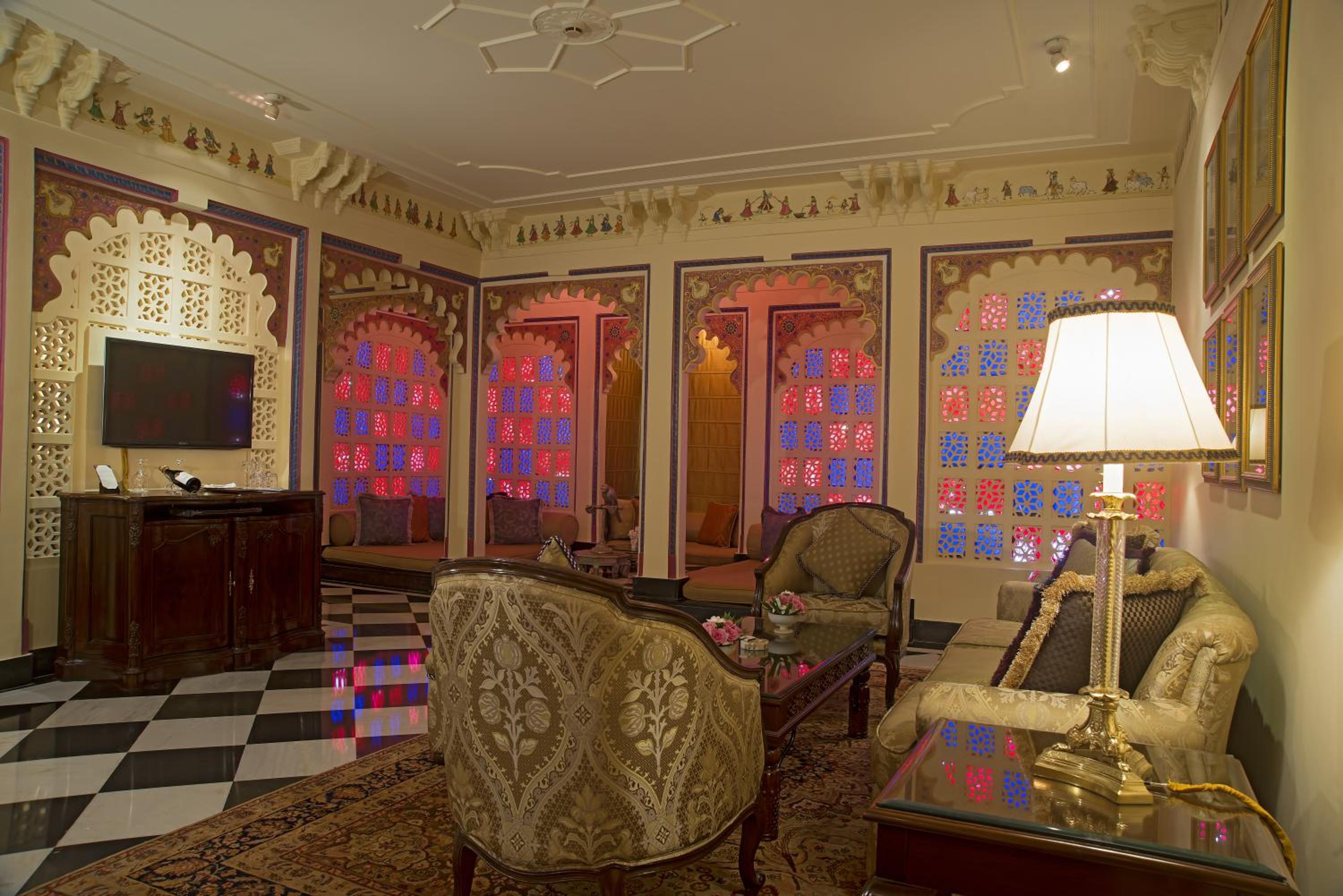 Grand Royal Suite with Lake View - Photo 5