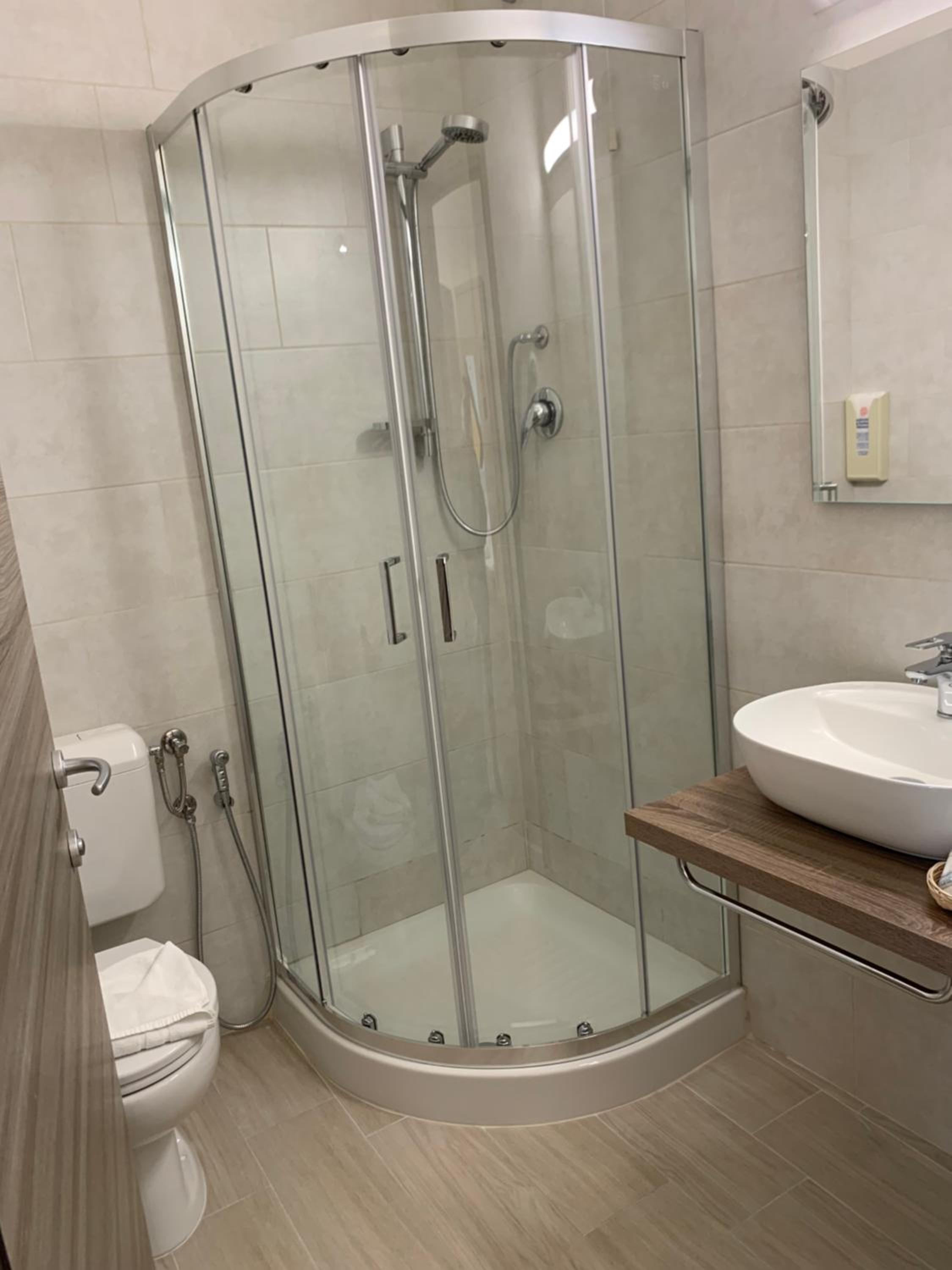 Double Room - Photo 10