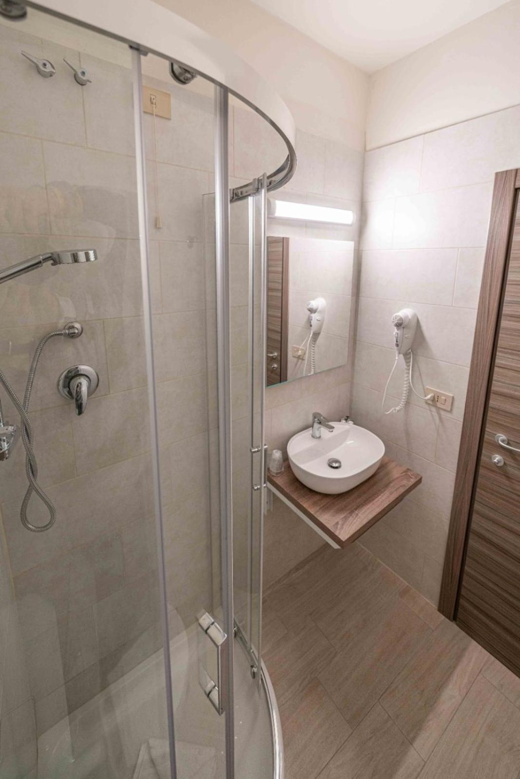 Double or Twin Room - Photo 6