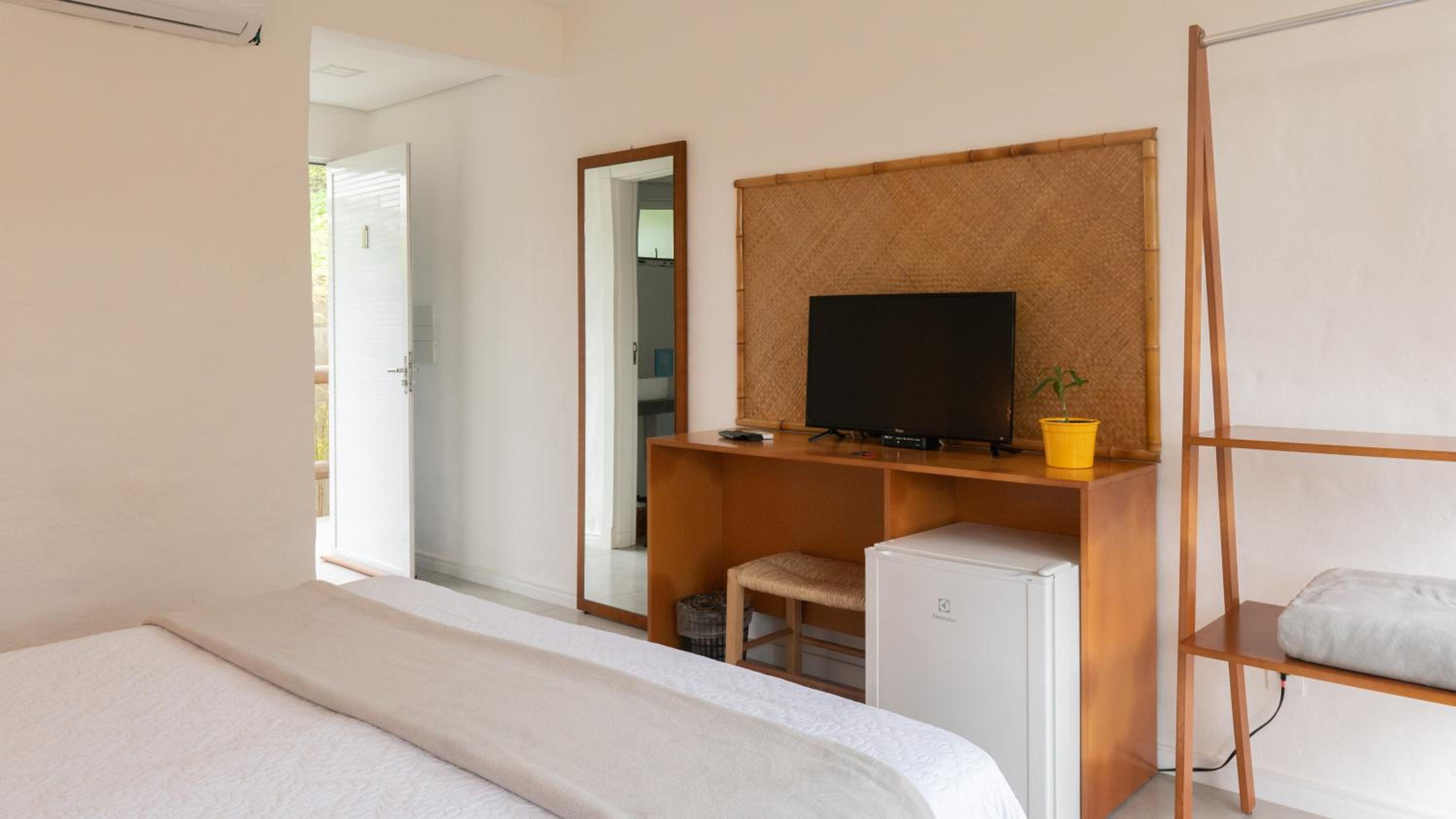 Double Room with Patio - Photo 7