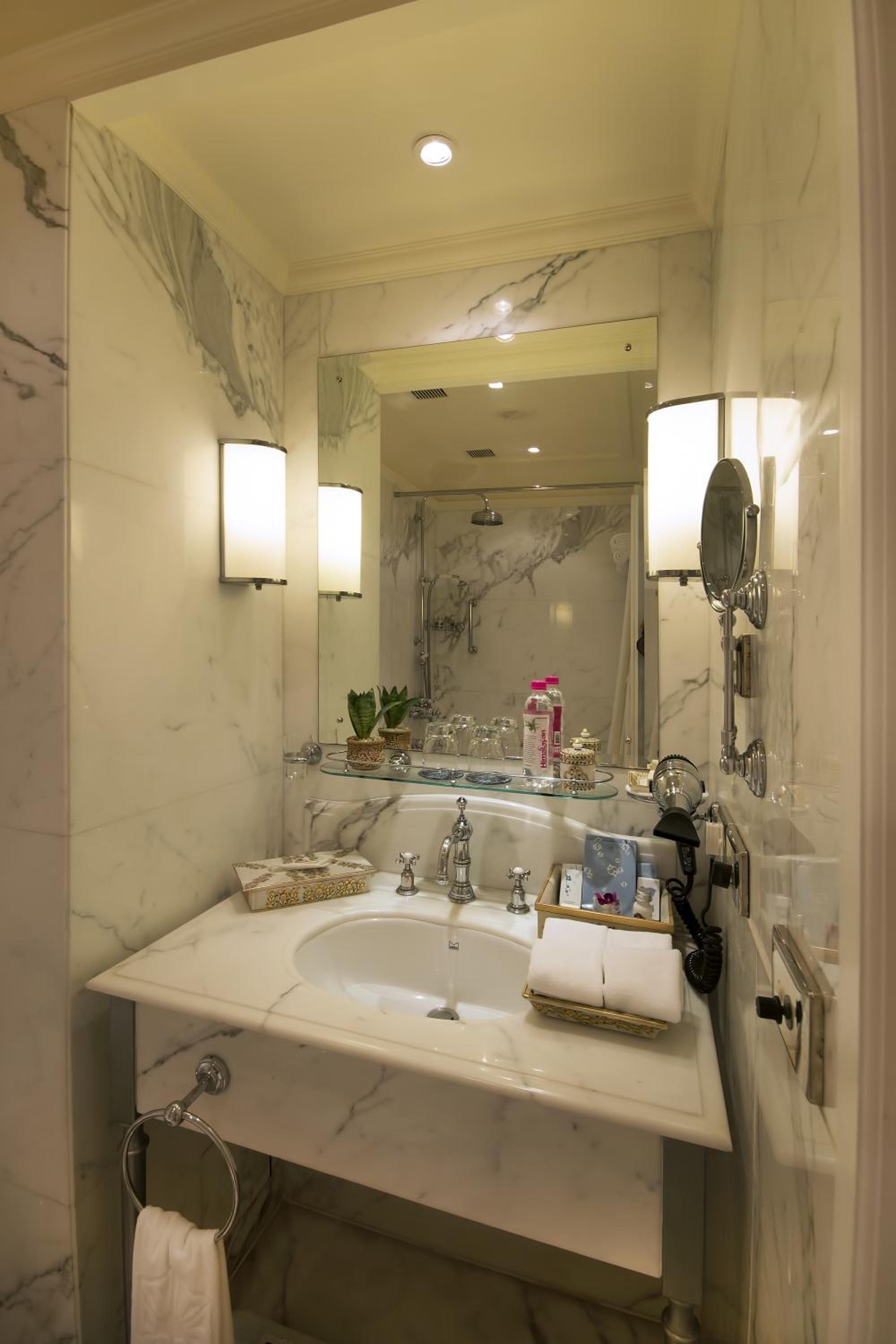 Luxury Double Room with Garden View - Photo 2