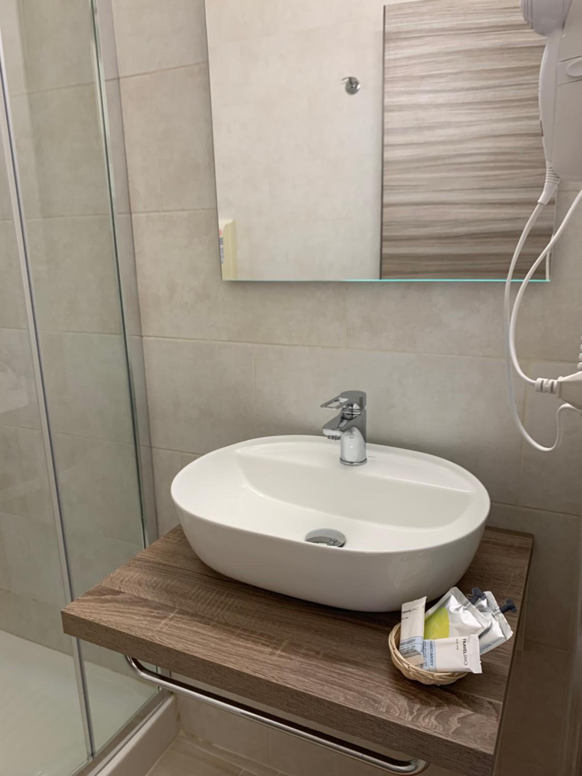 Double Room - Photo 11