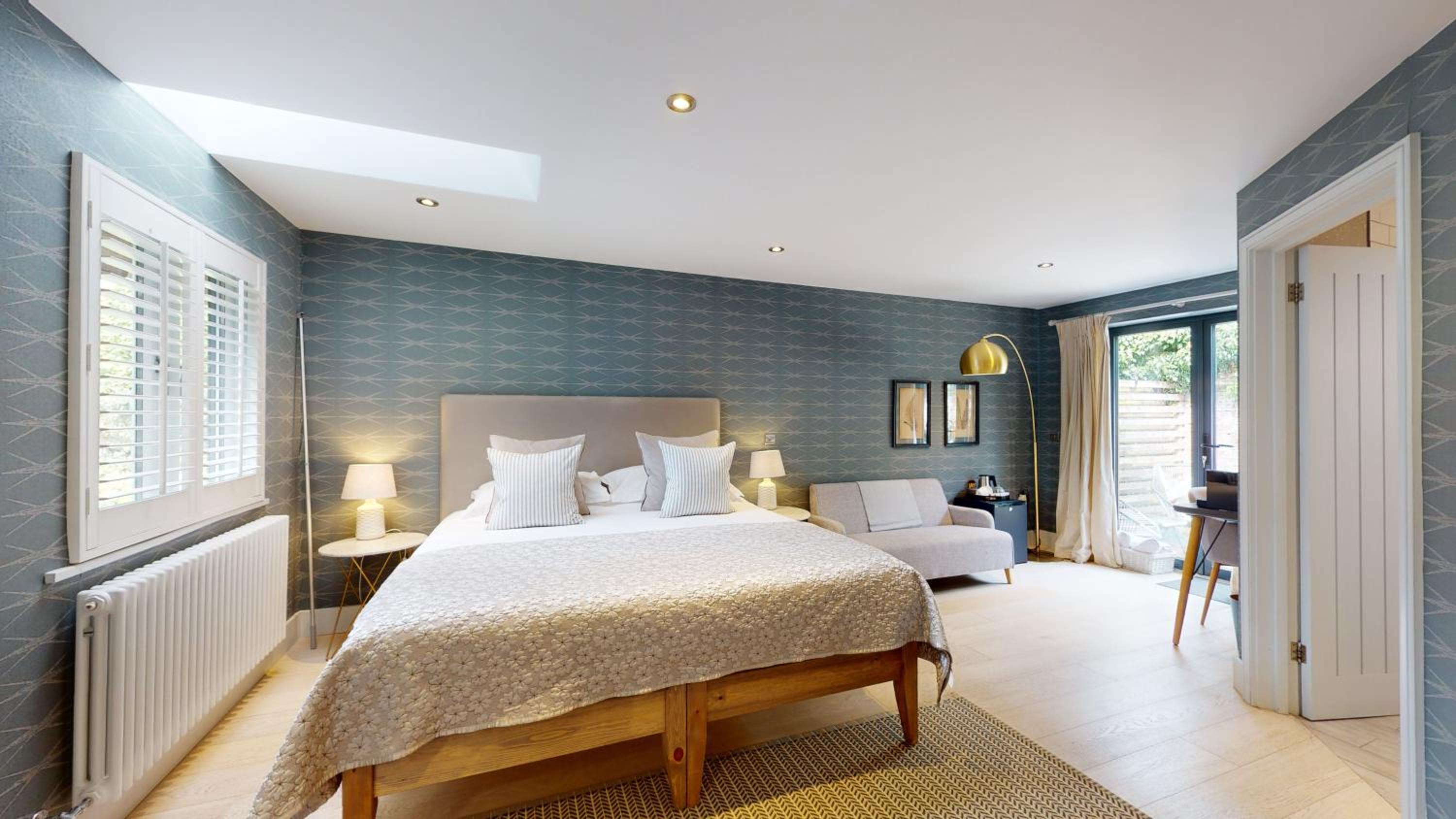 Signature Room with Hot Tub photo 2