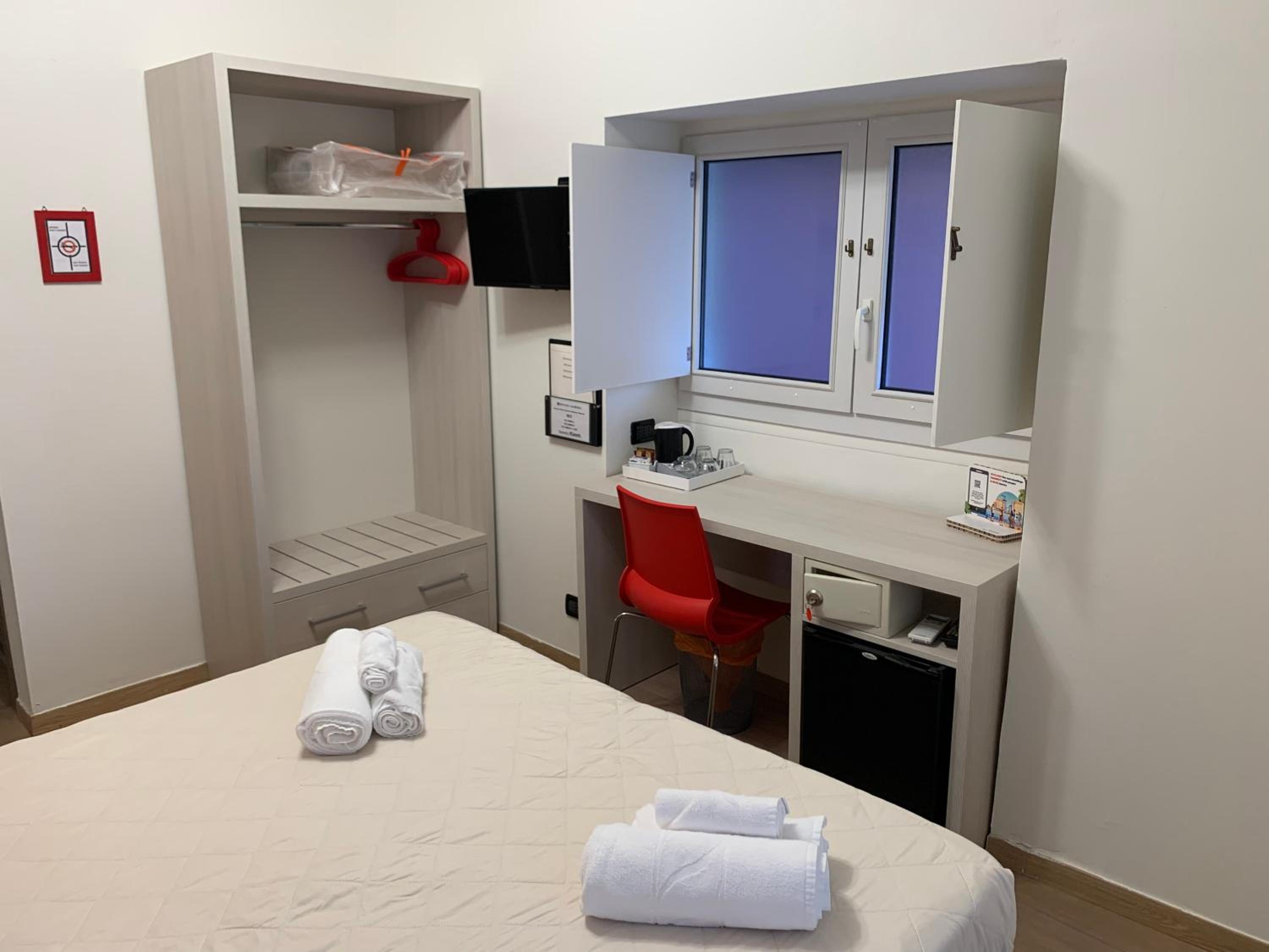 Double or Twin Room - Photo 8