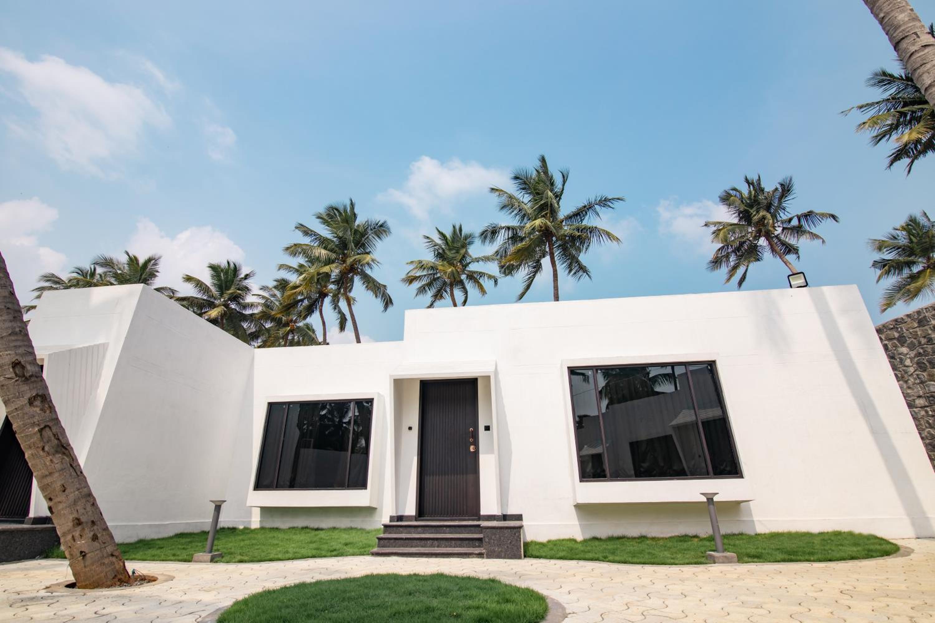 Villa with Private Pool - Photo 2