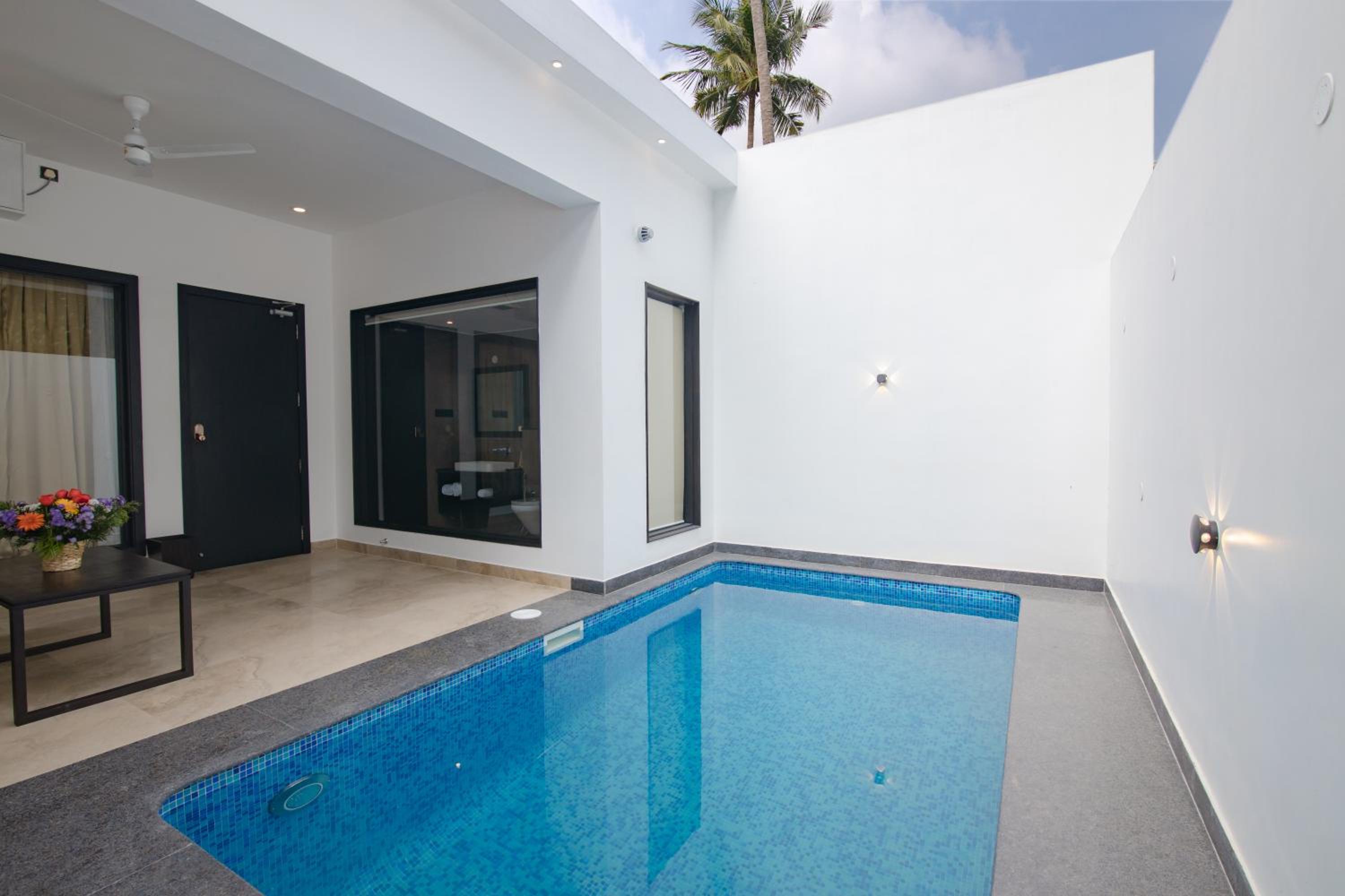 Villa with Private Pool - Photo 13