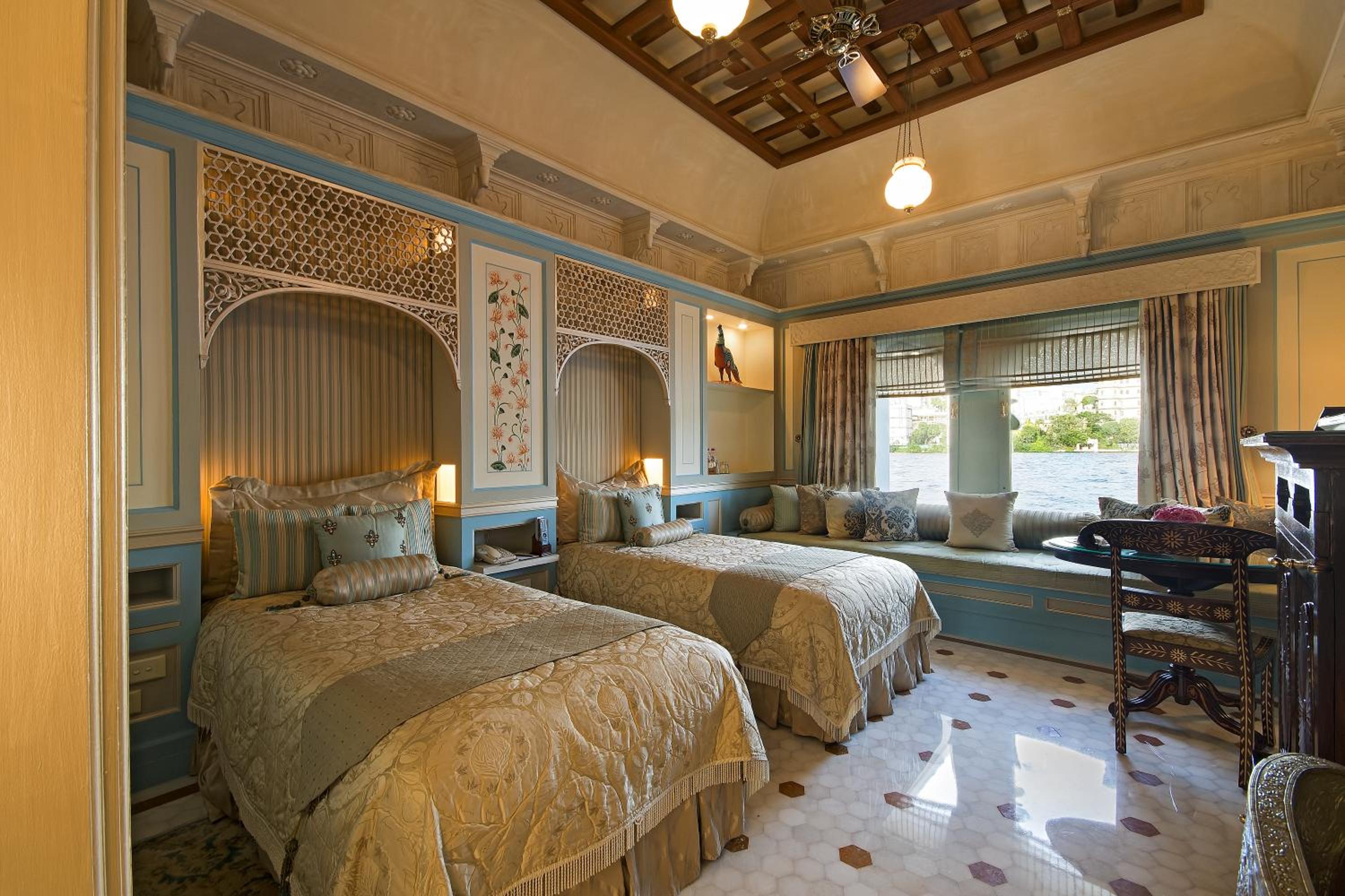 Luxury Twin Room with Lake View - Photo 1