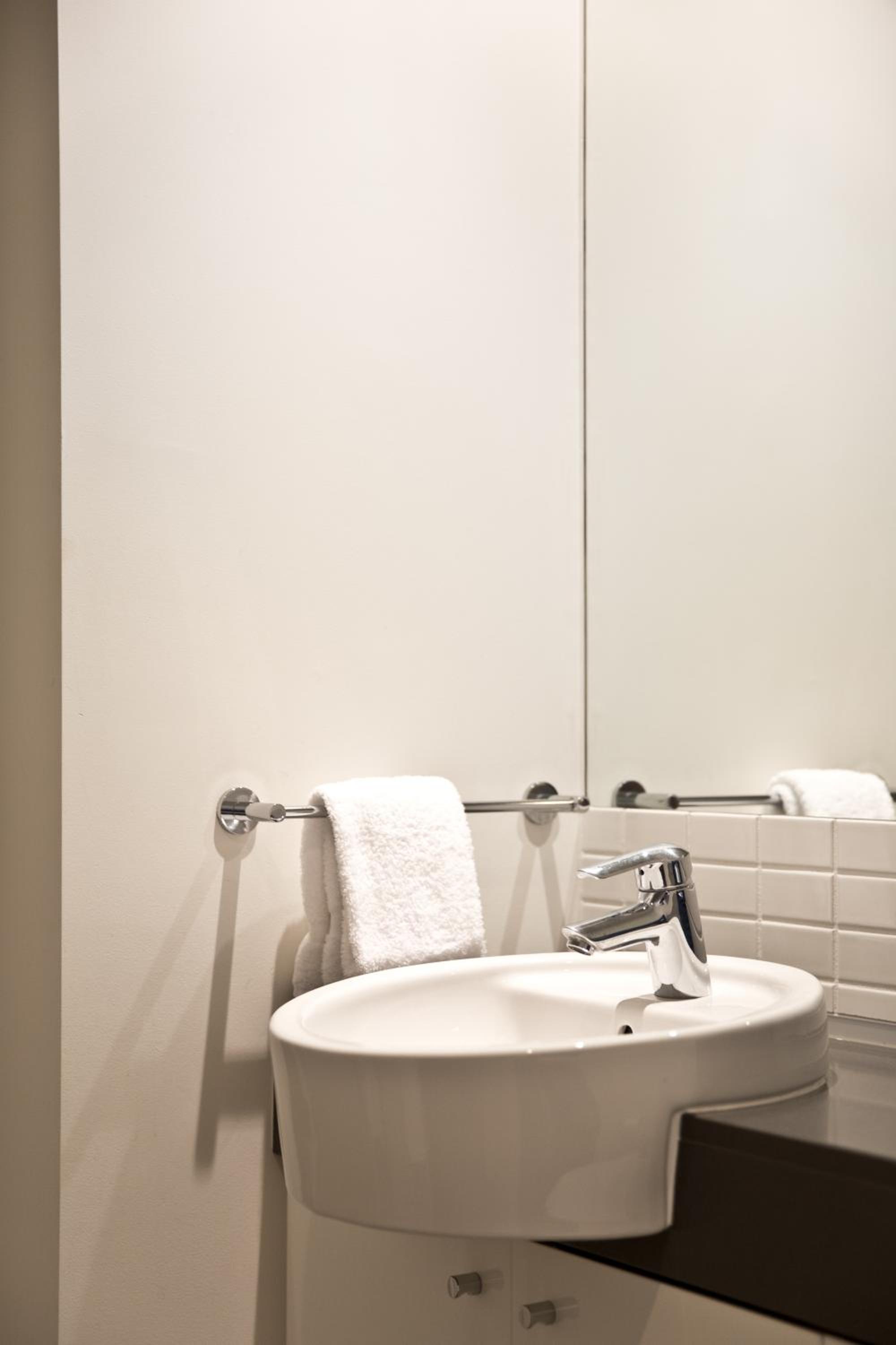 Double or Twin Room with Harbor View - Photo 3