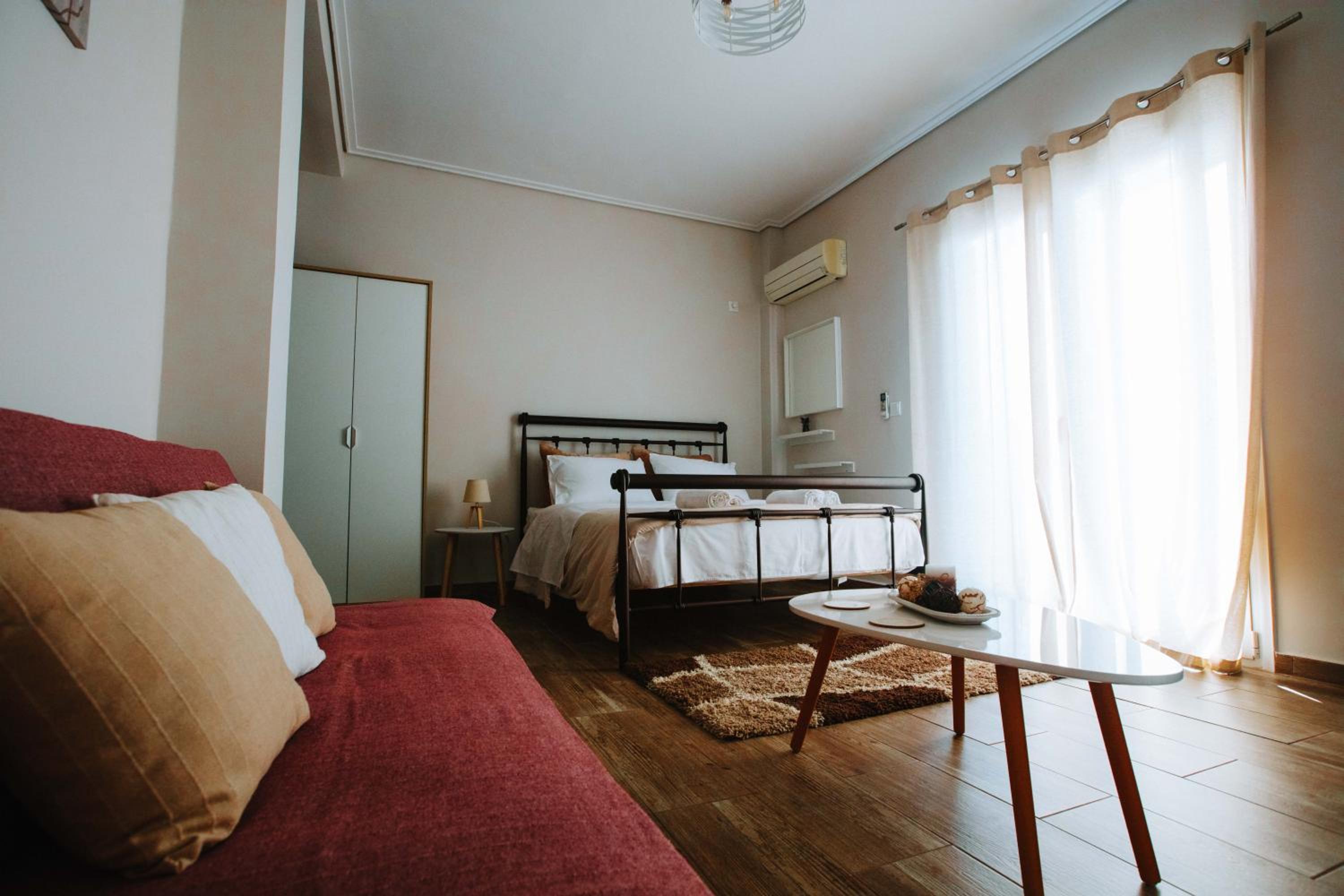 One-Bedroom Apartment photo 1