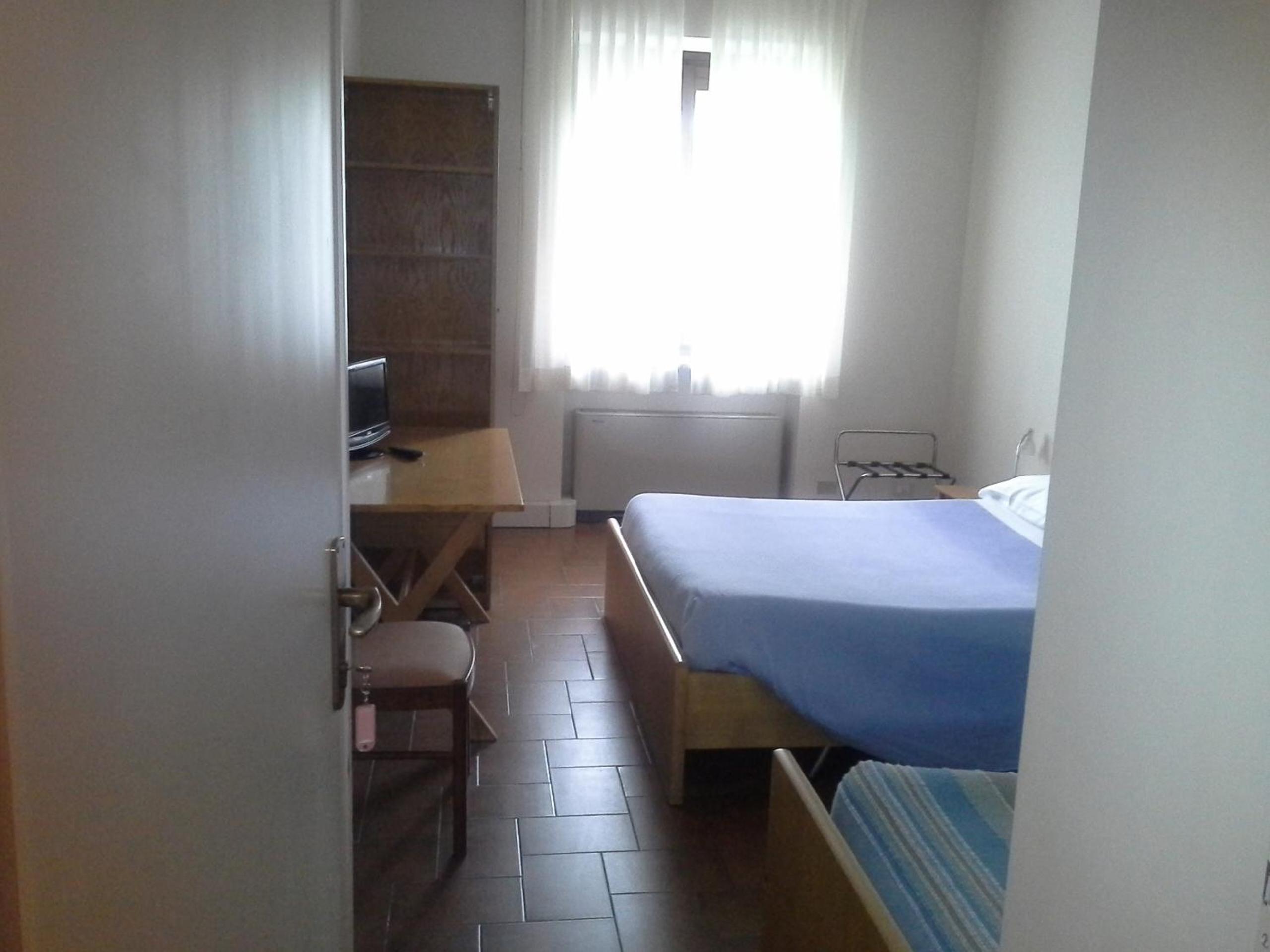 Budget Twin Room - Photo 1