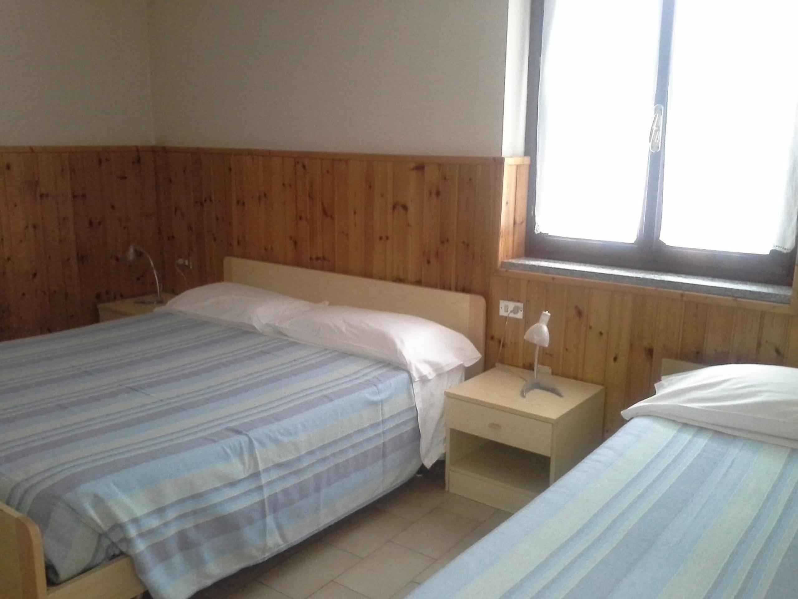 Budget Twin Room - Photo 2